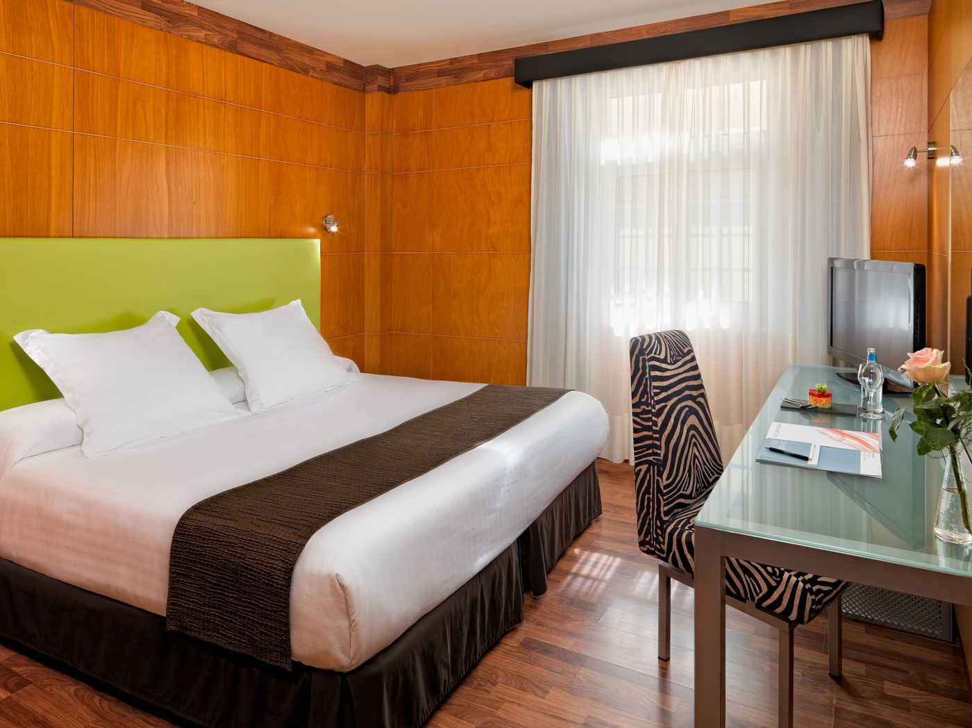 Occidental Santa Cruz Contemporaneo