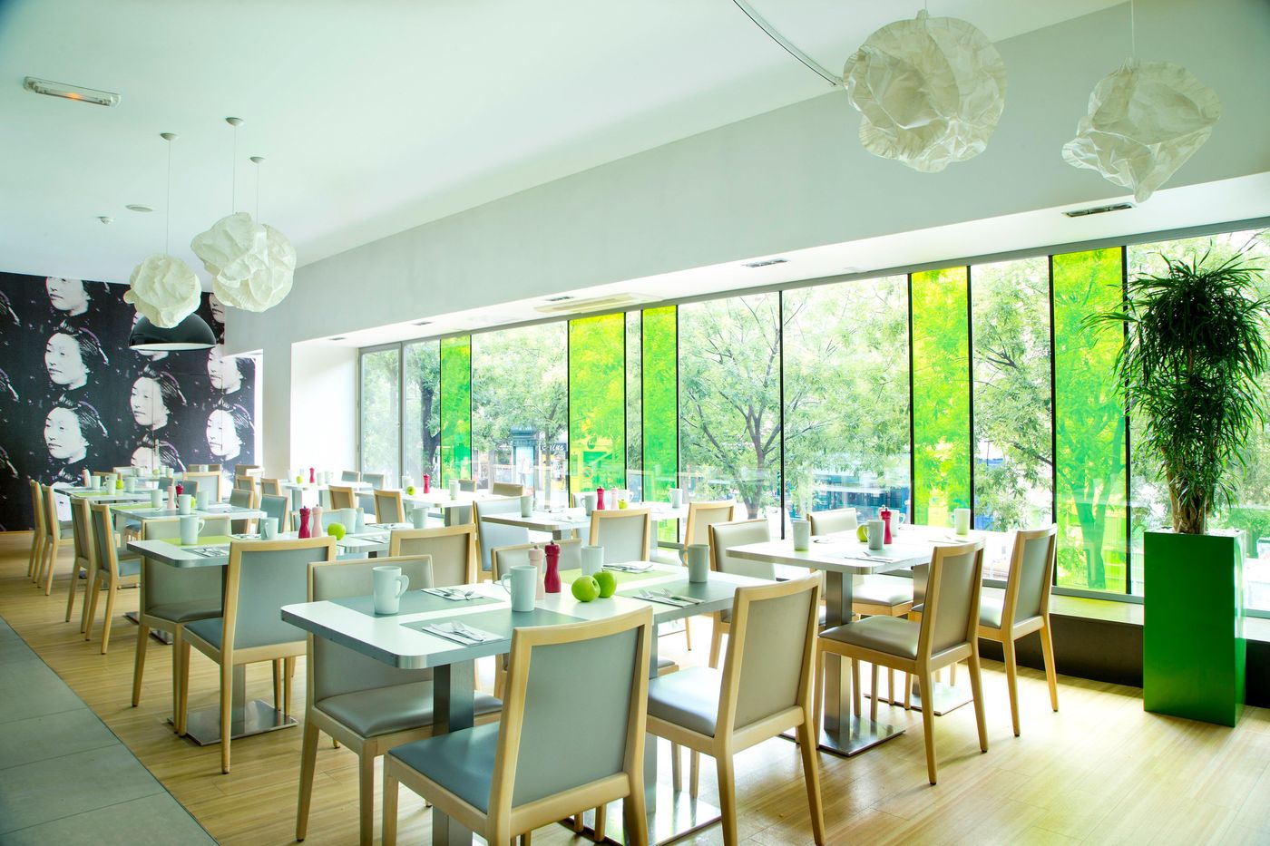 Holiday-Inn-Paris-Opera---Grands-Boulevards-Restaurant-48