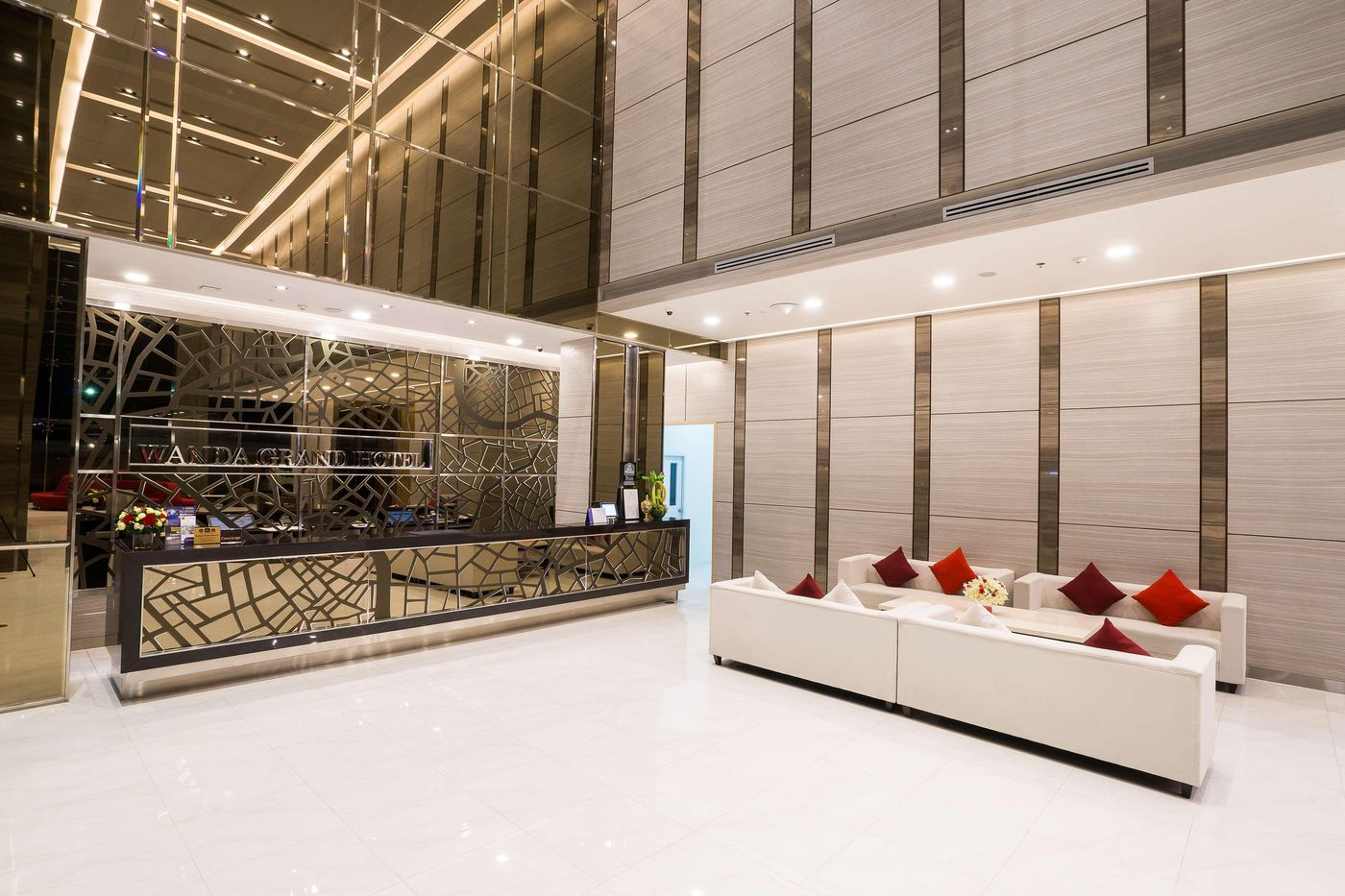 Best-Western-Plus-Wanda-Grand-Hotel-Lobby-3
