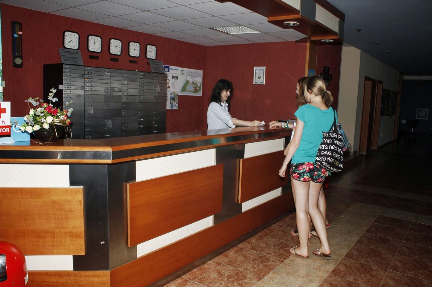 Hotel-Perla-Lobby-41