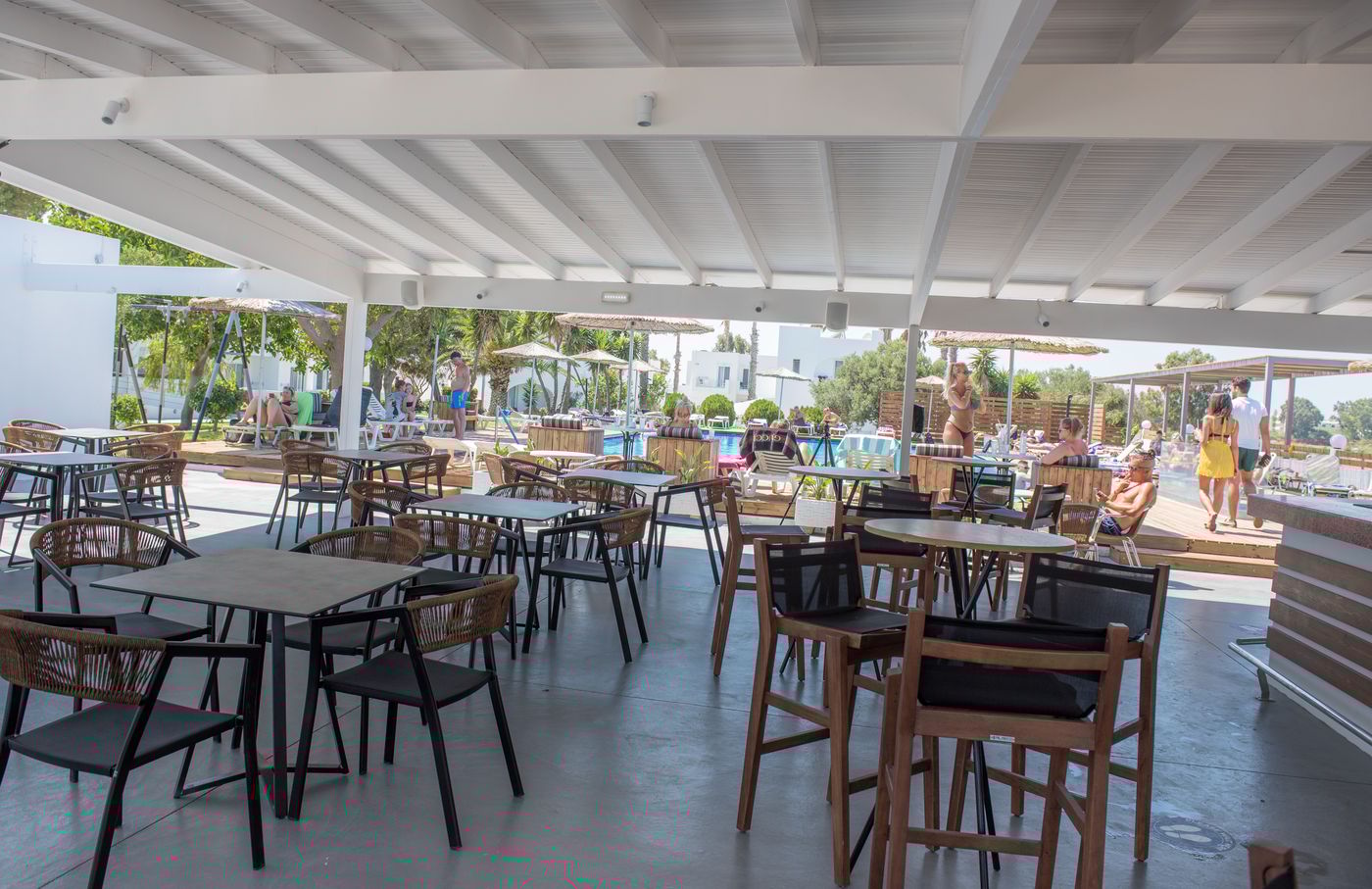 Summer-Village-Hotel-Bar-16