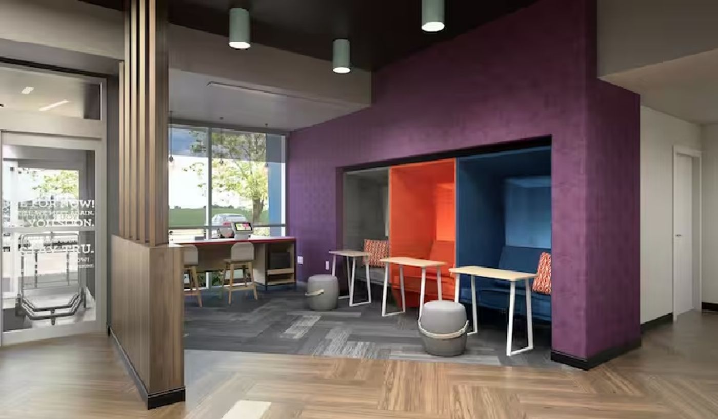 Tru-By-Hilton-Brooklyn-Lobby-15