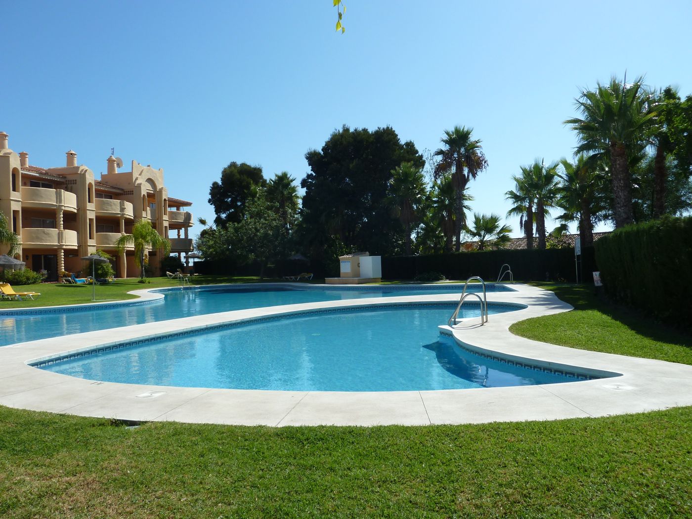 Apartamentos-El-Porton-Pool-5