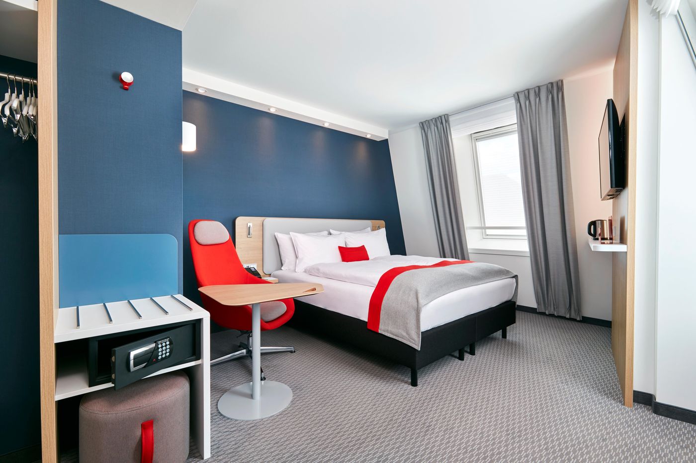 Holiday-Inn-Express-Berlin-Alexanderplatz-Room-12