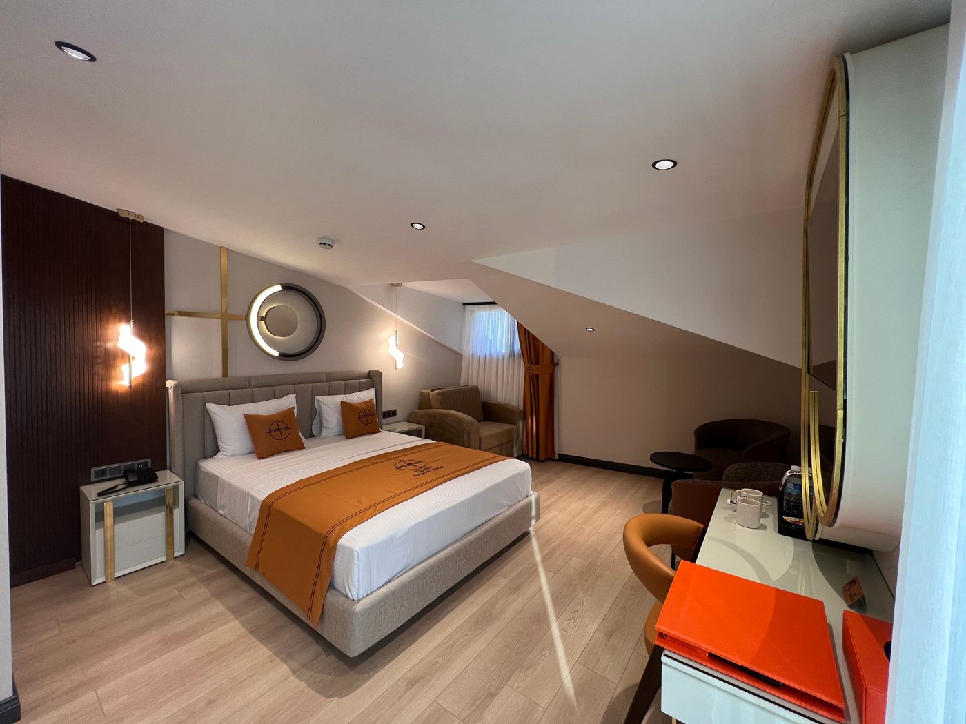 Elysian-Airport-Hotel-Room-18