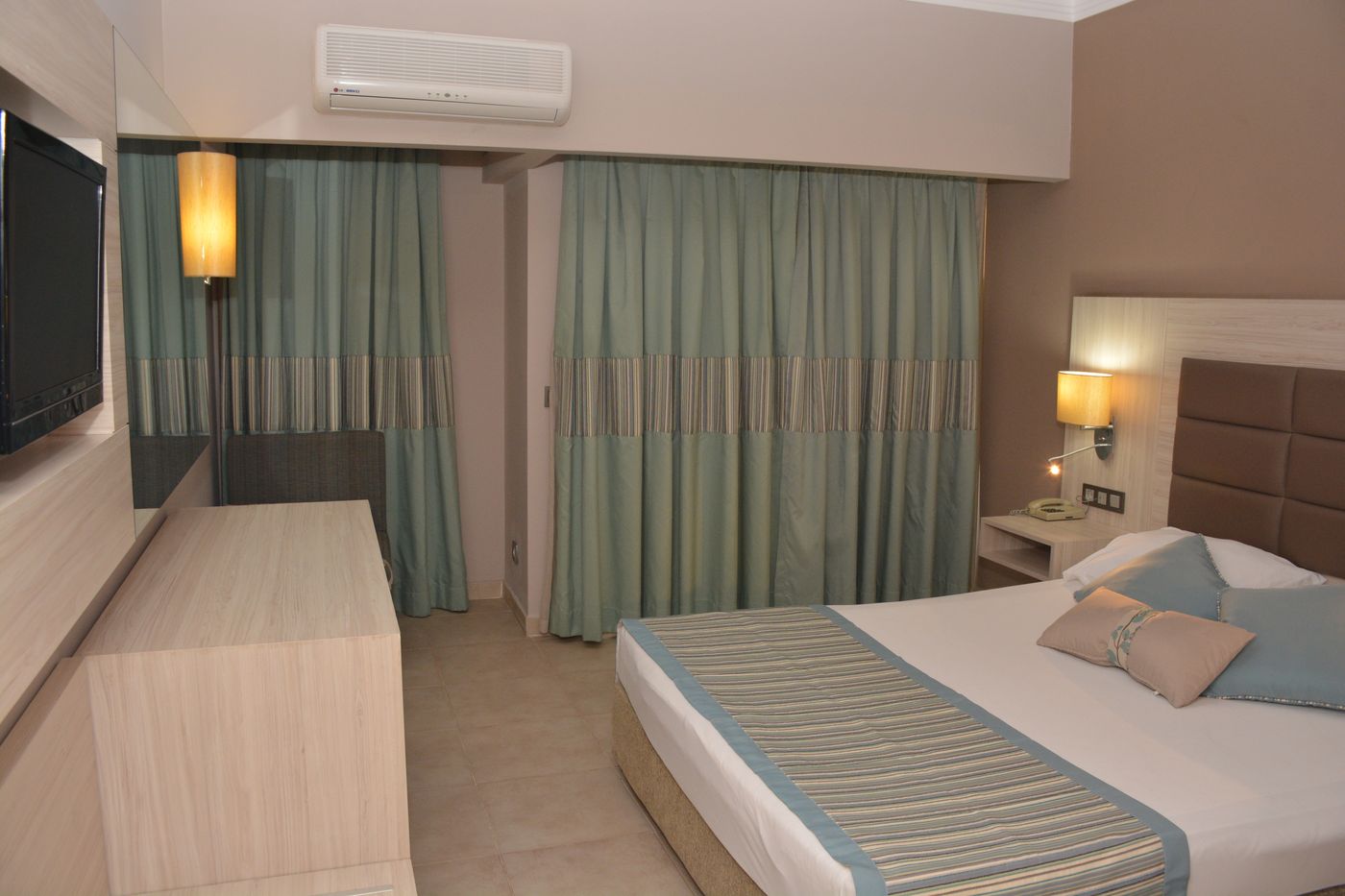 Palmeras Beach Hotel