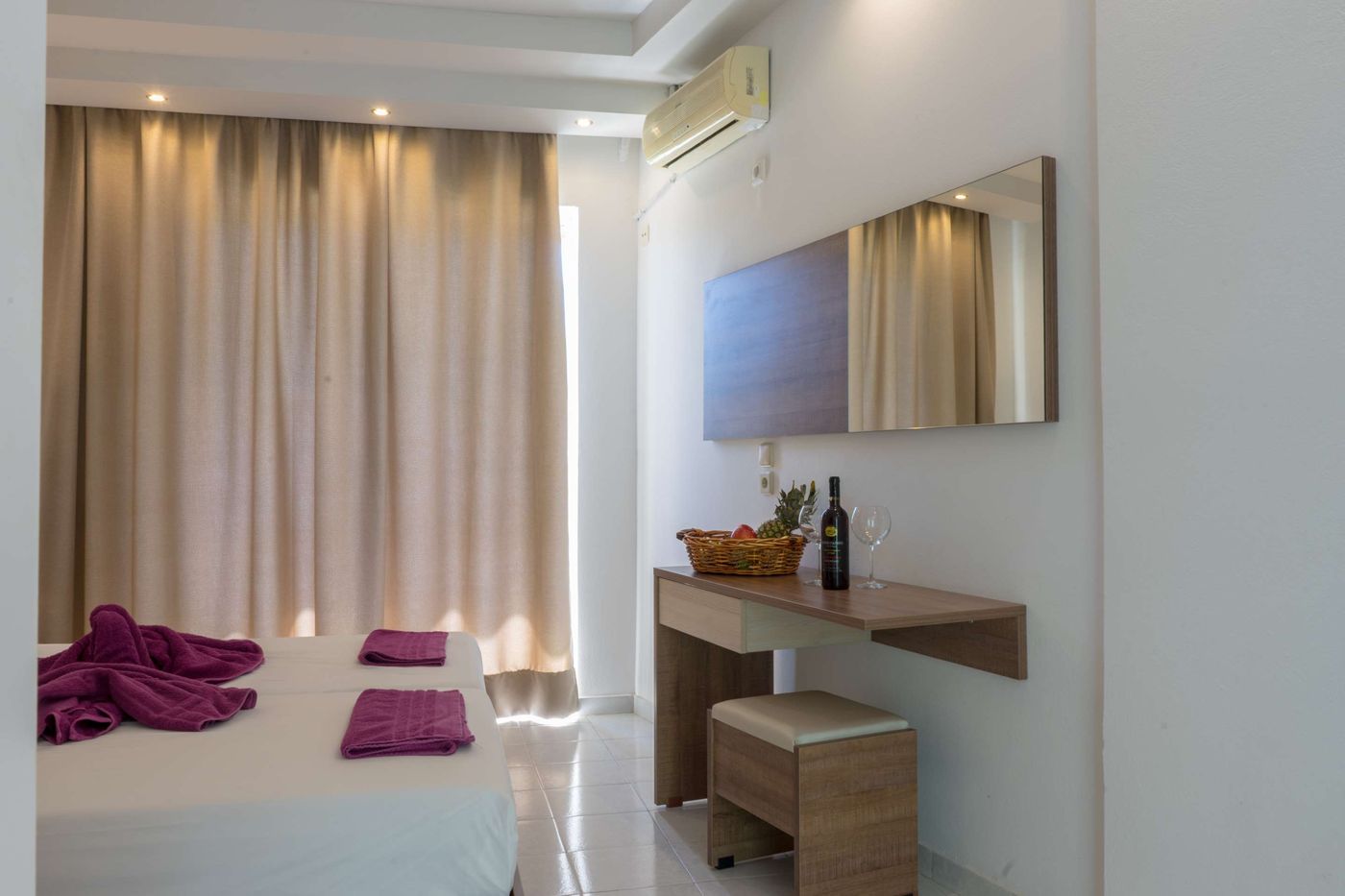 Stamos-Hotel-Room-30