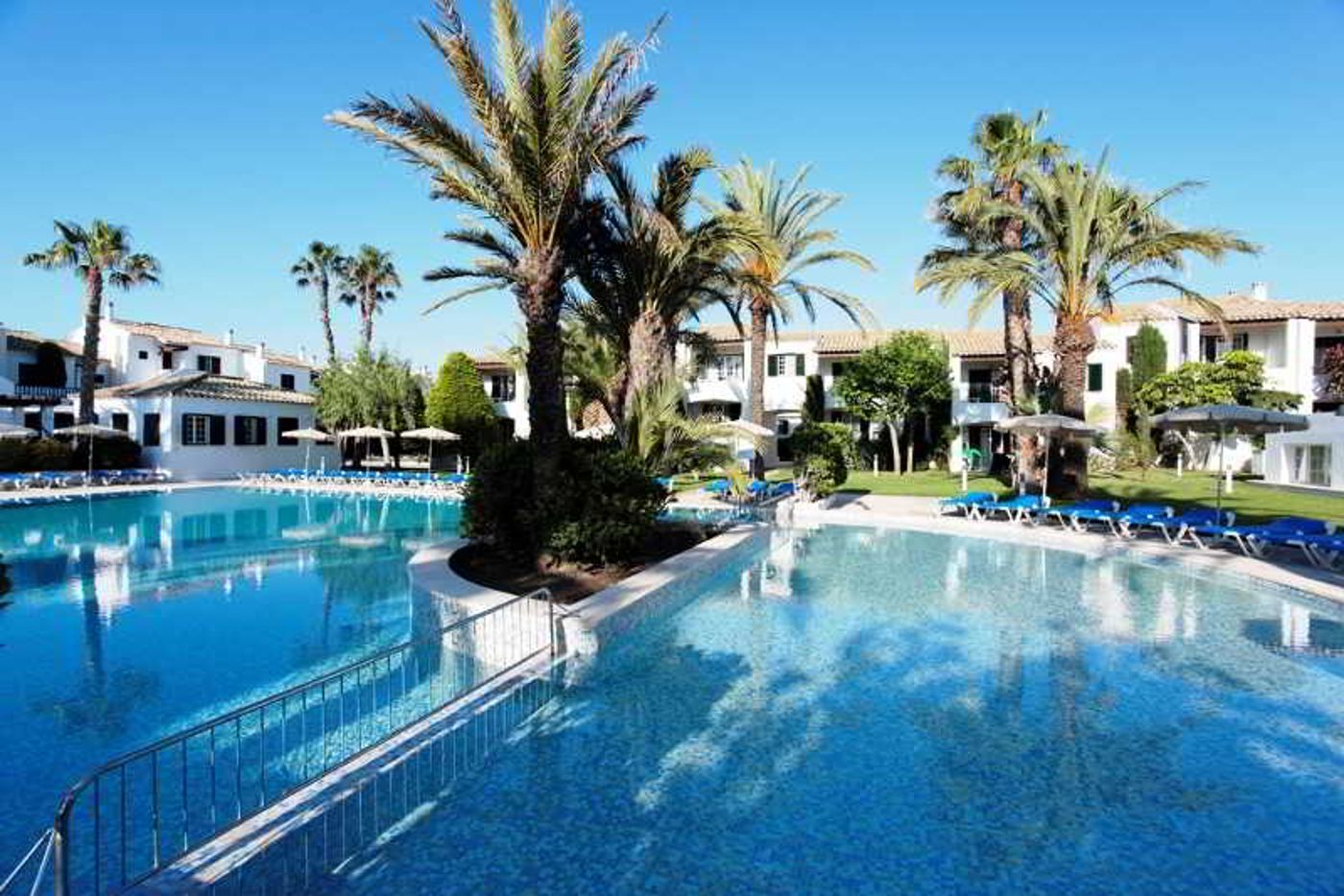 Grupotel-Club-Menorca-Pool-4