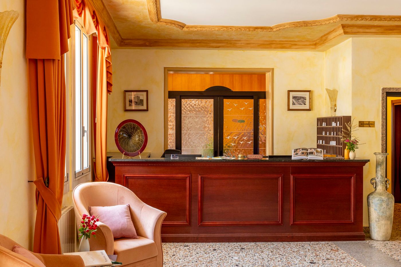 Venezia-2000-Lobby-4