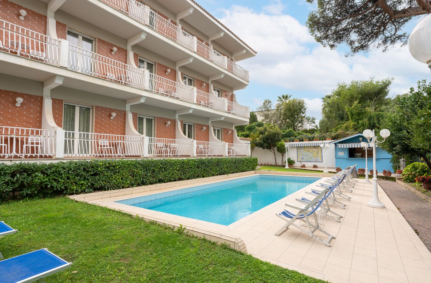 Eliseo-Park-s-Pool-3