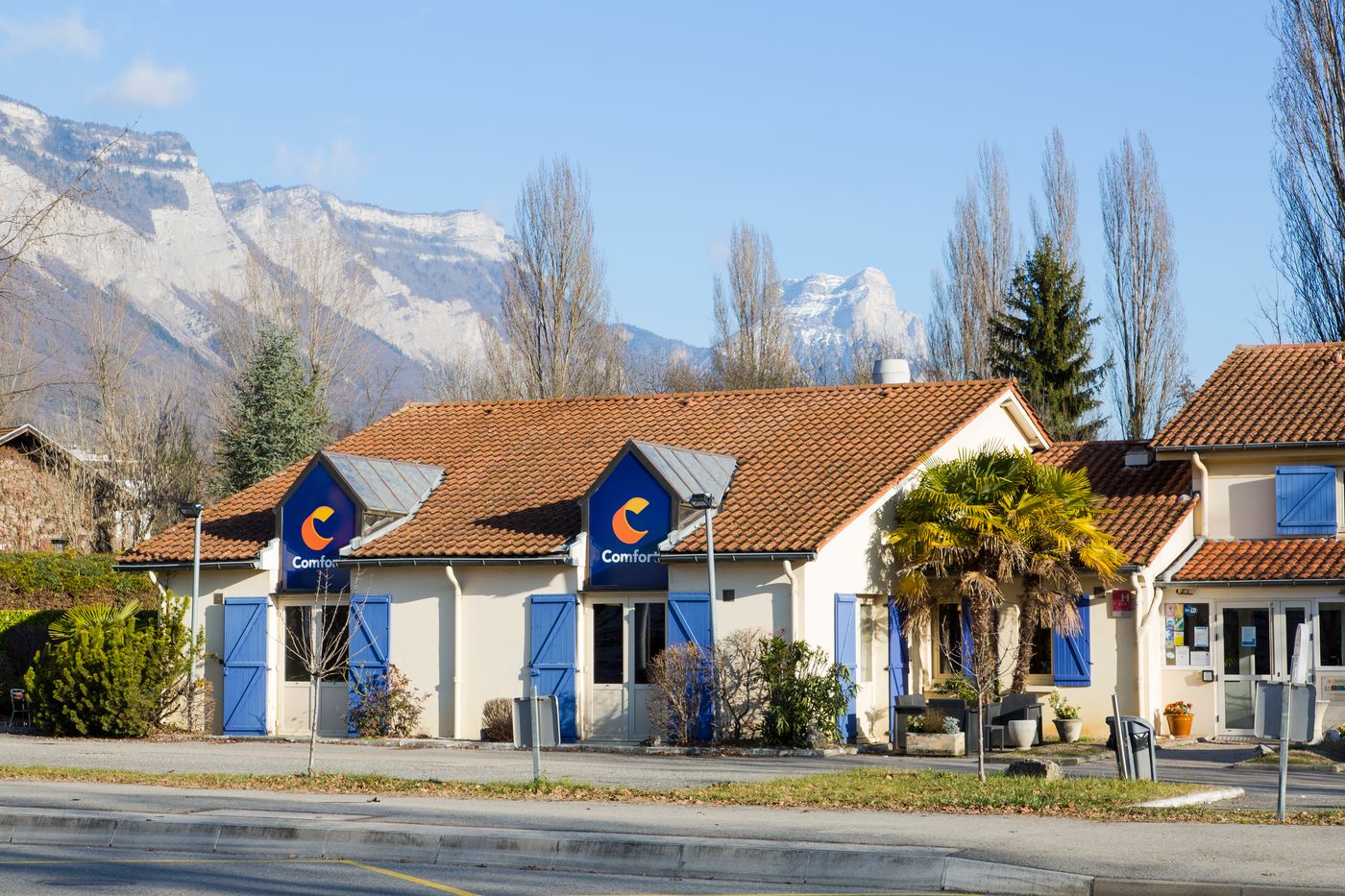 Comfort Hotel Grenoble Meylan-France-MEYLAN-General view-2