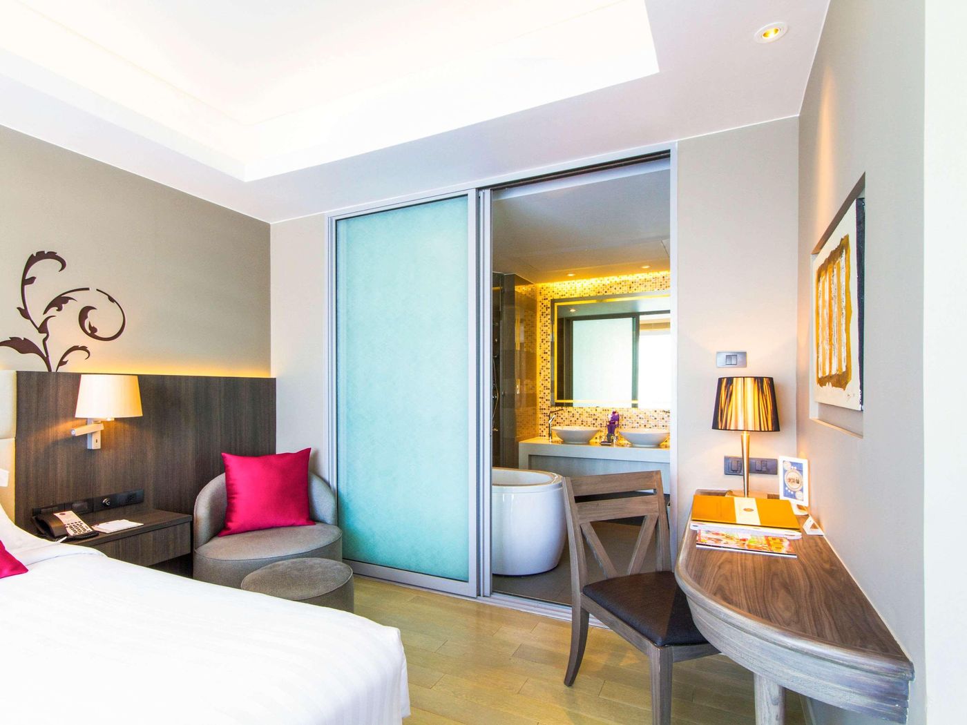 Grand-Mercure-Phuket-Patong-Room-32