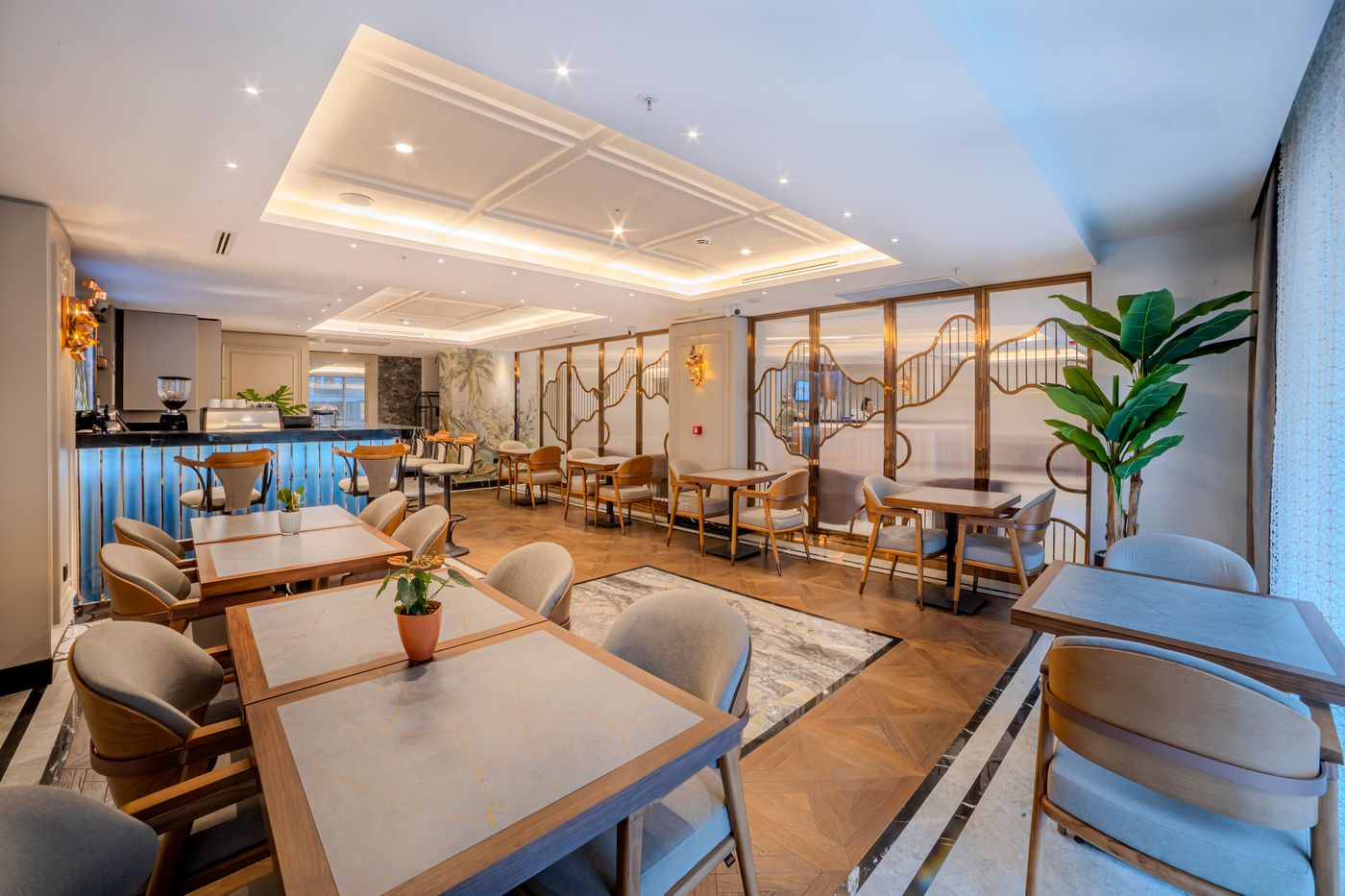 Grand-Hilarium-Hotel-Lobby-15