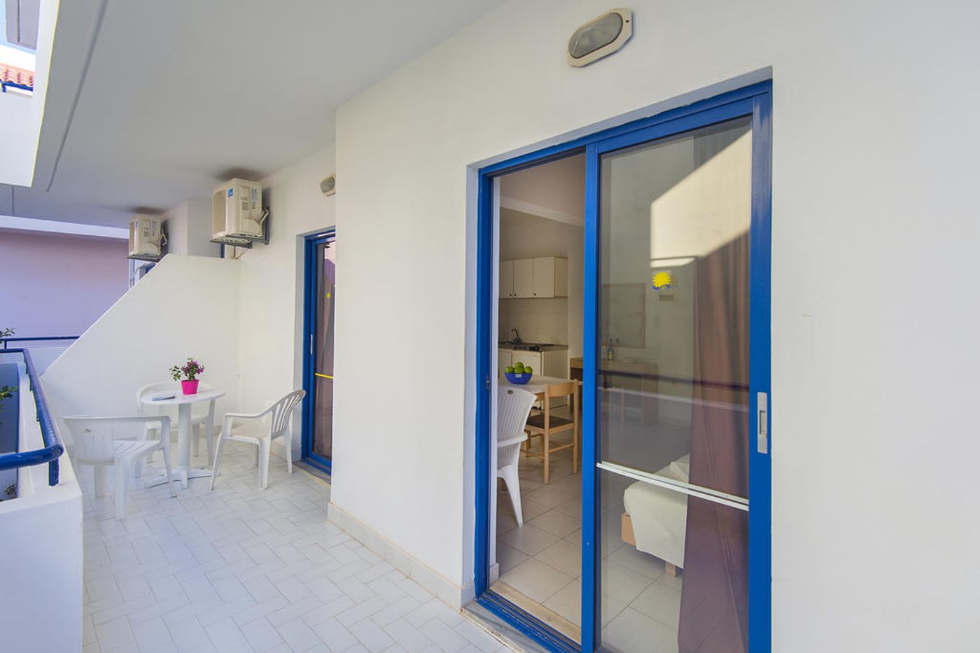 Blue Roses Apartments