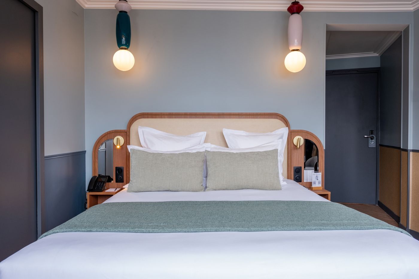 Grand-Hotel-Saint-Michel-Room-14