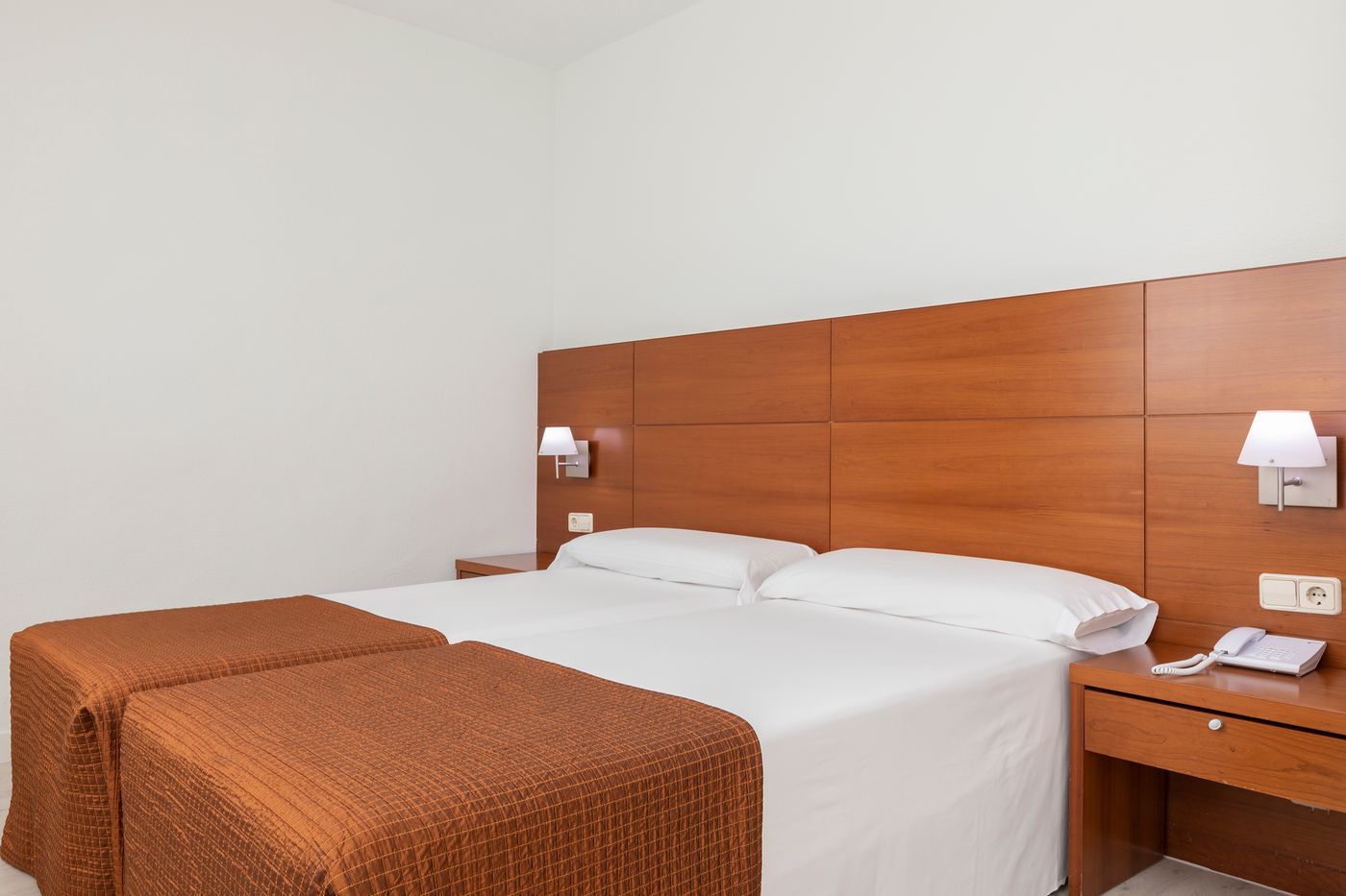 Porcel-Torre-Garden-Room-14