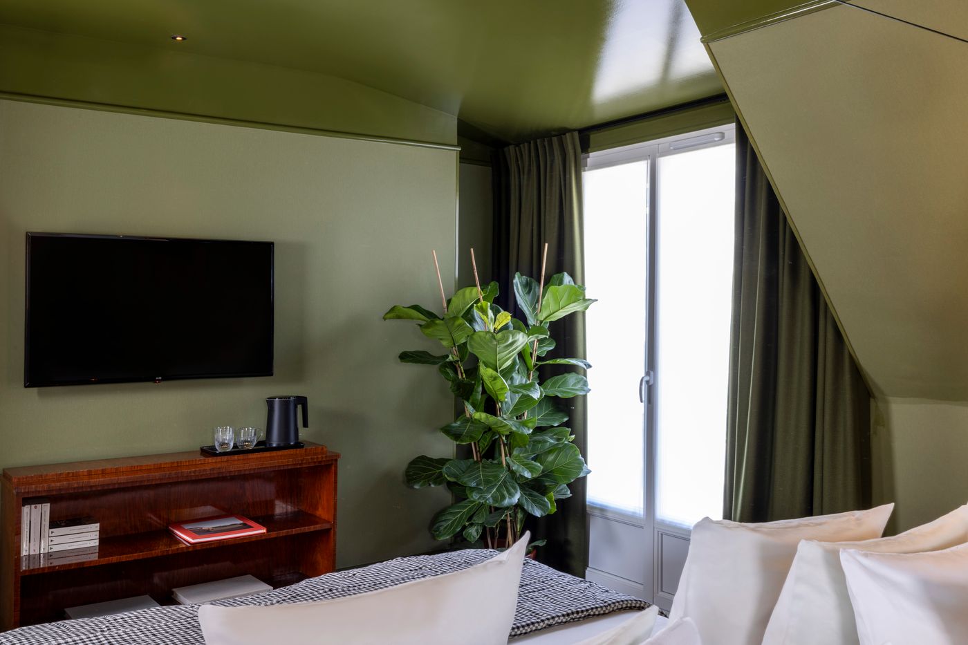 La-Conversation-Room-22