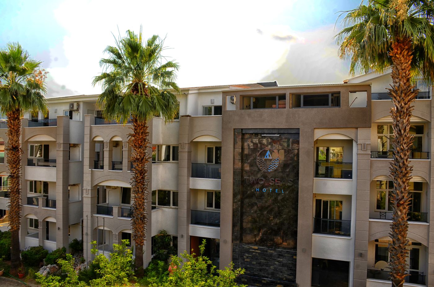 Two Seas Luxury Suites