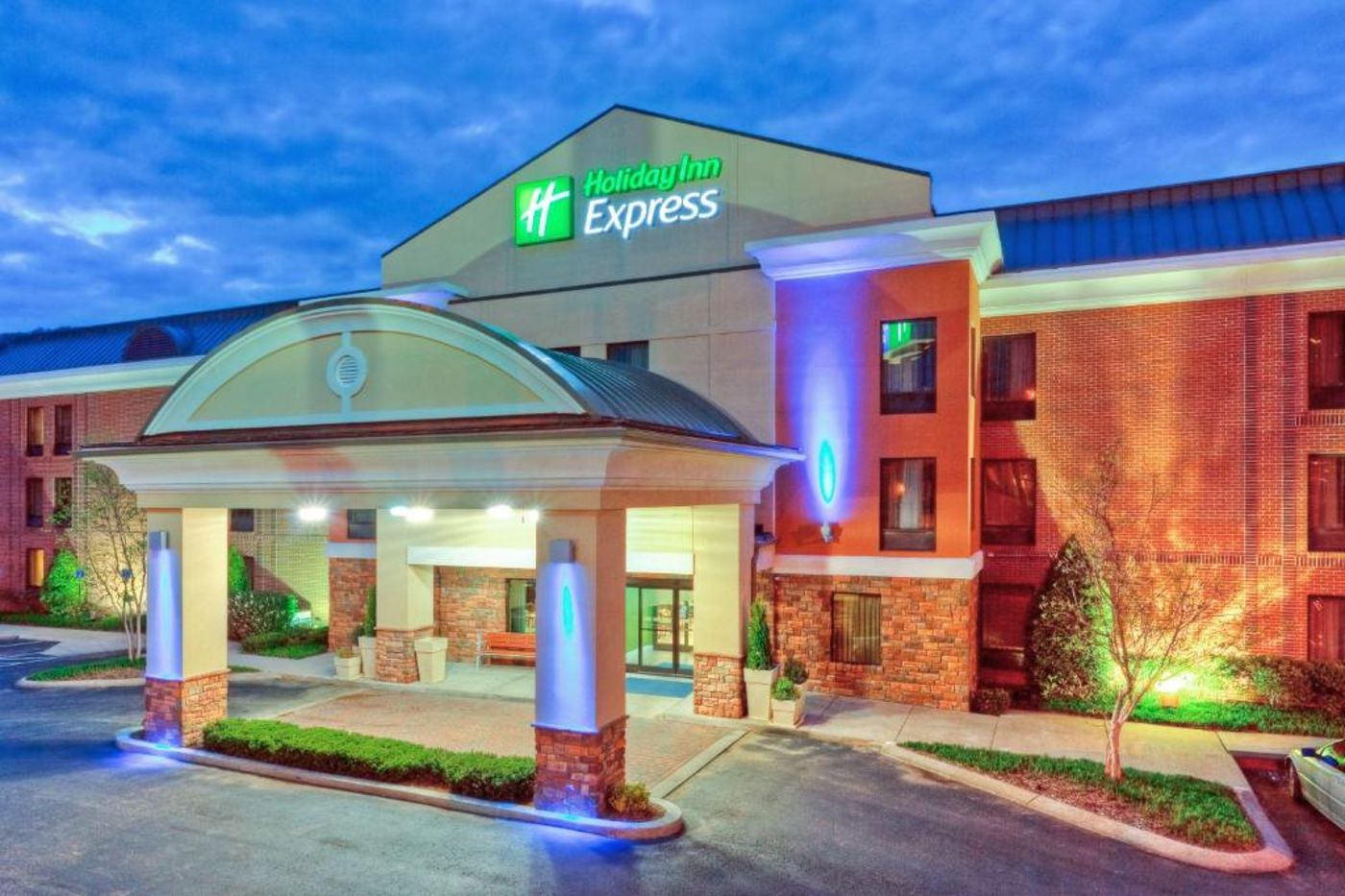 Holiday Inn Express and Suites Brentwood North Nas-United States-BRENTWOOD-General view-1