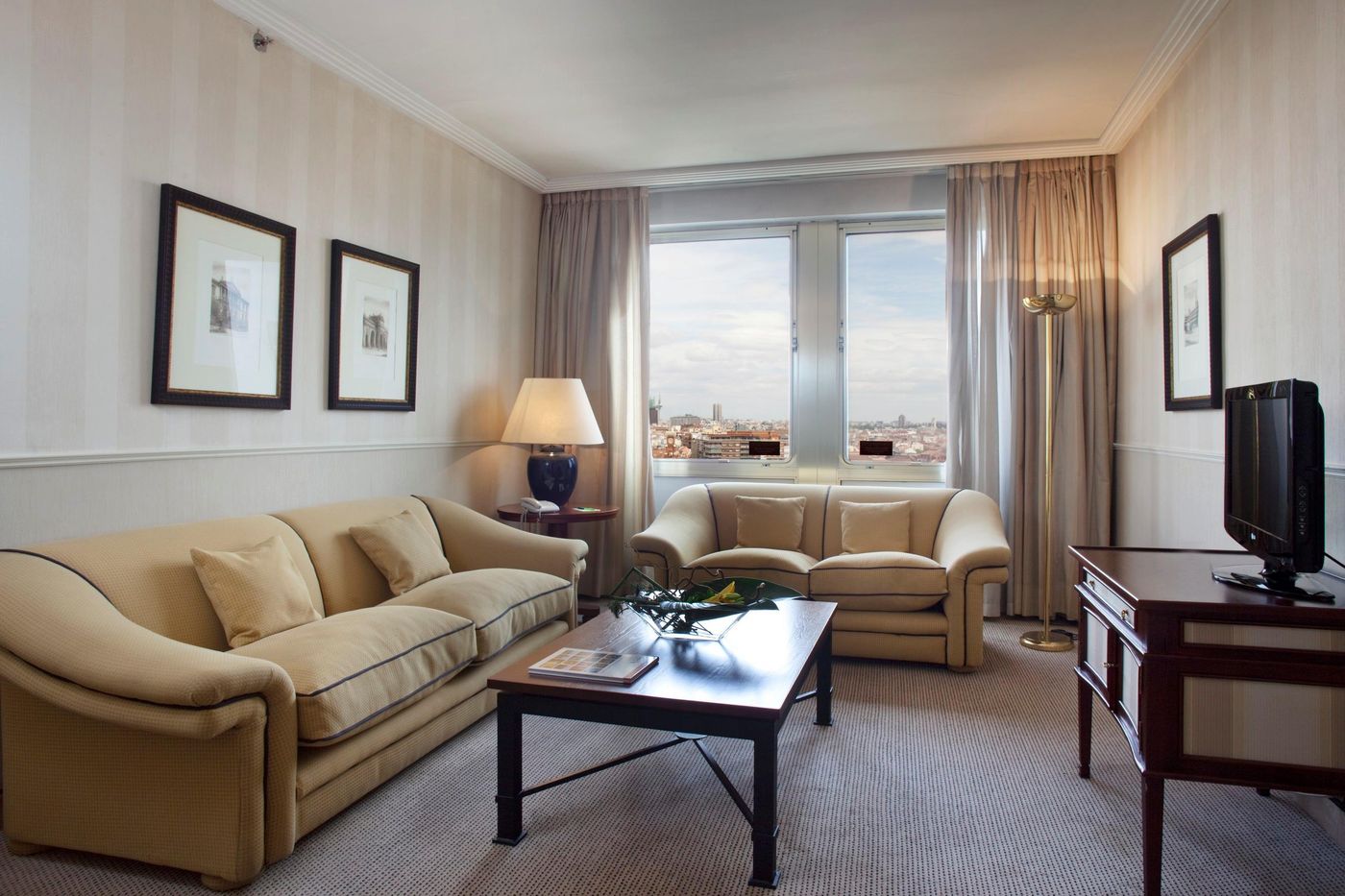 Courtyard-Madrid-Princesa-Room-23