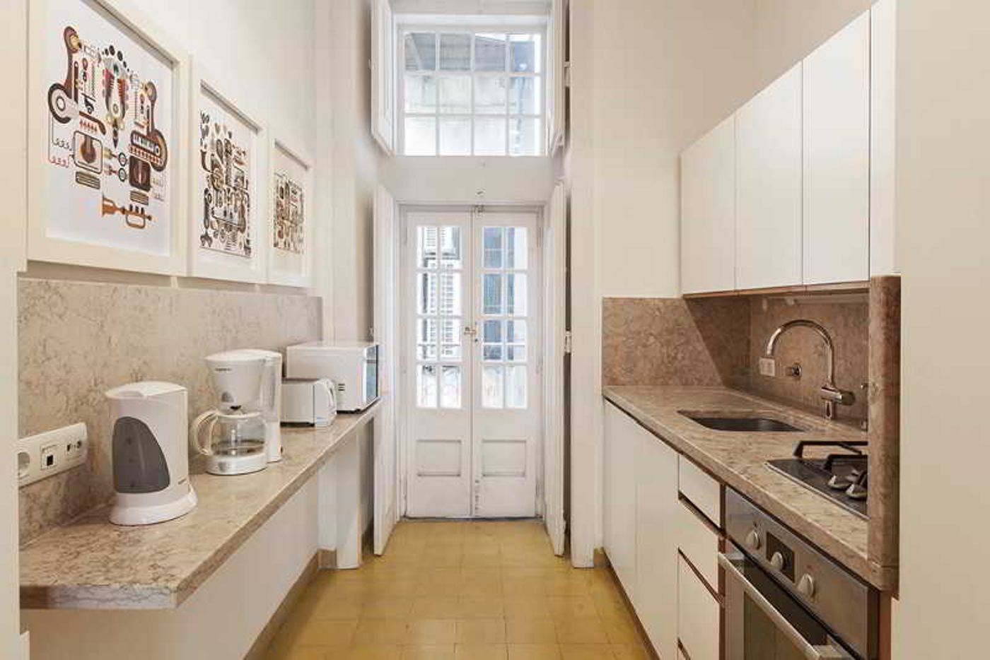 Hello-Lisbon-Cais-do-Sodre-Room-4