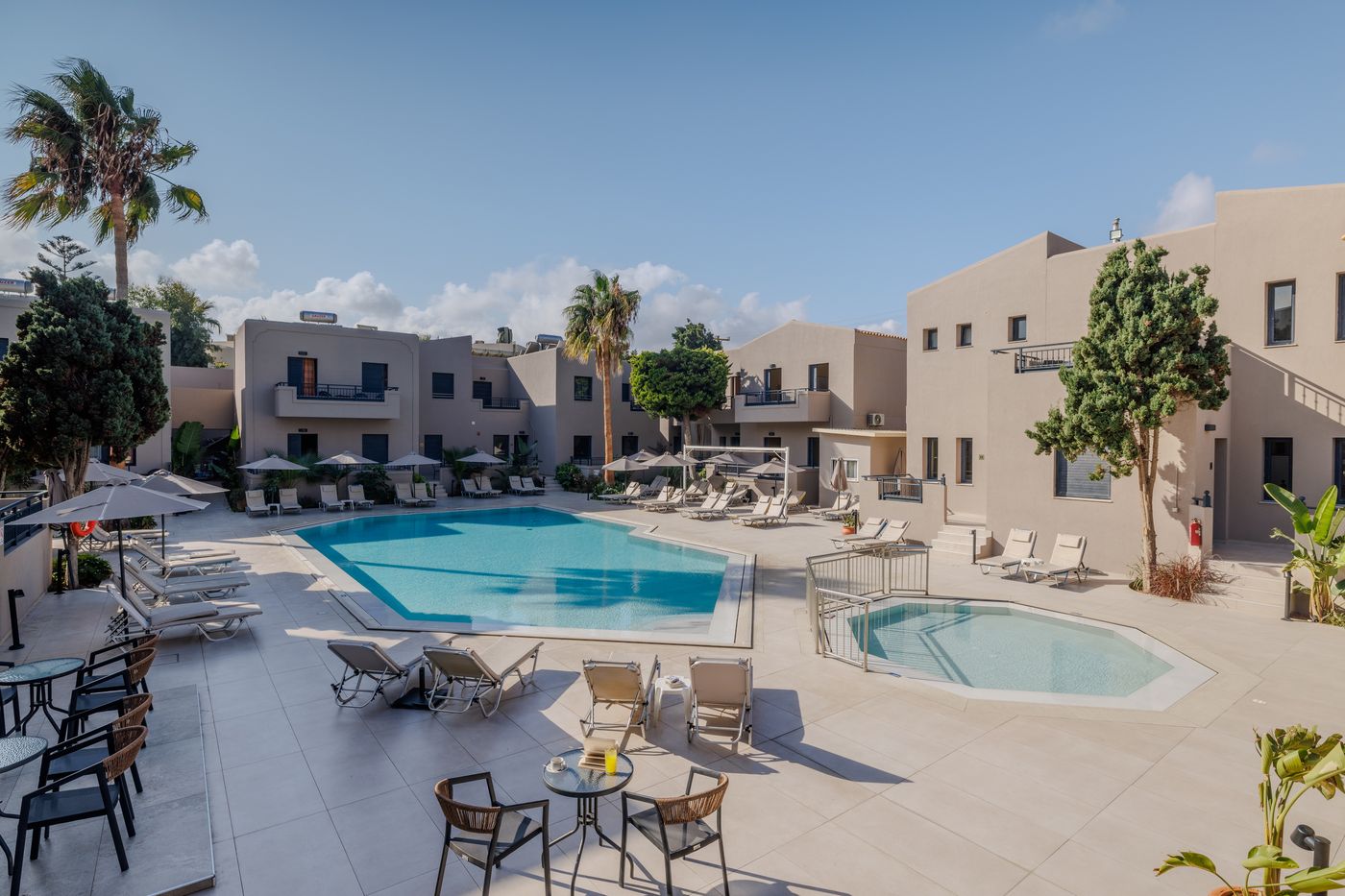 Blue-Aegean-Suites---Apts-Pool-3