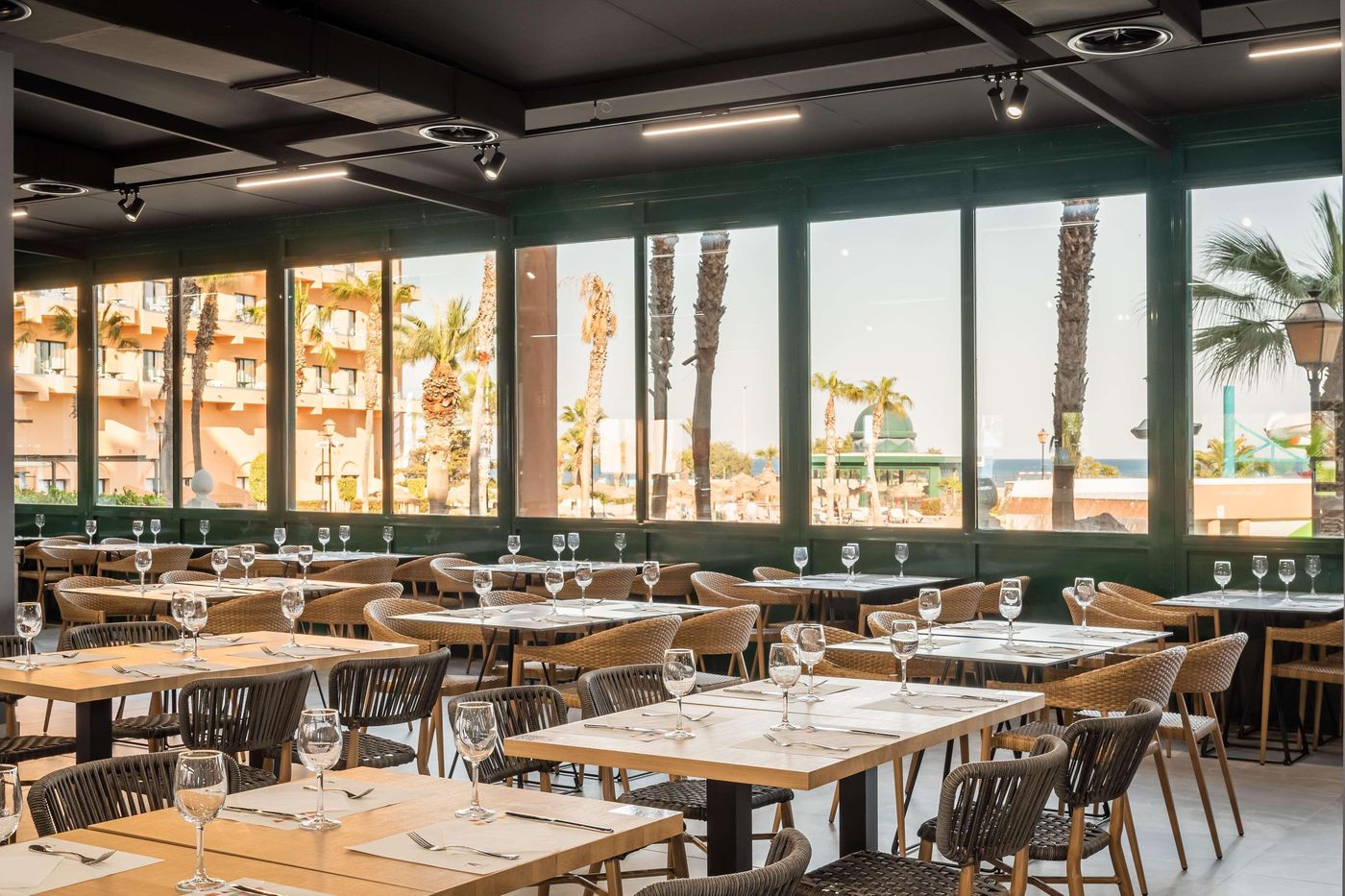 Alegria-Colonial-Mar-Restaurant-51