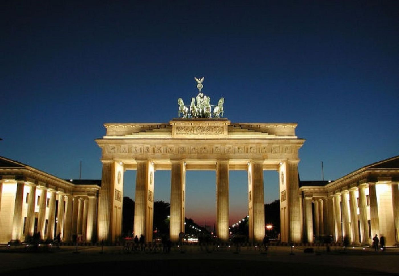 Courtyard-Berlin-City-Center-Sports-and-Entertainment-67