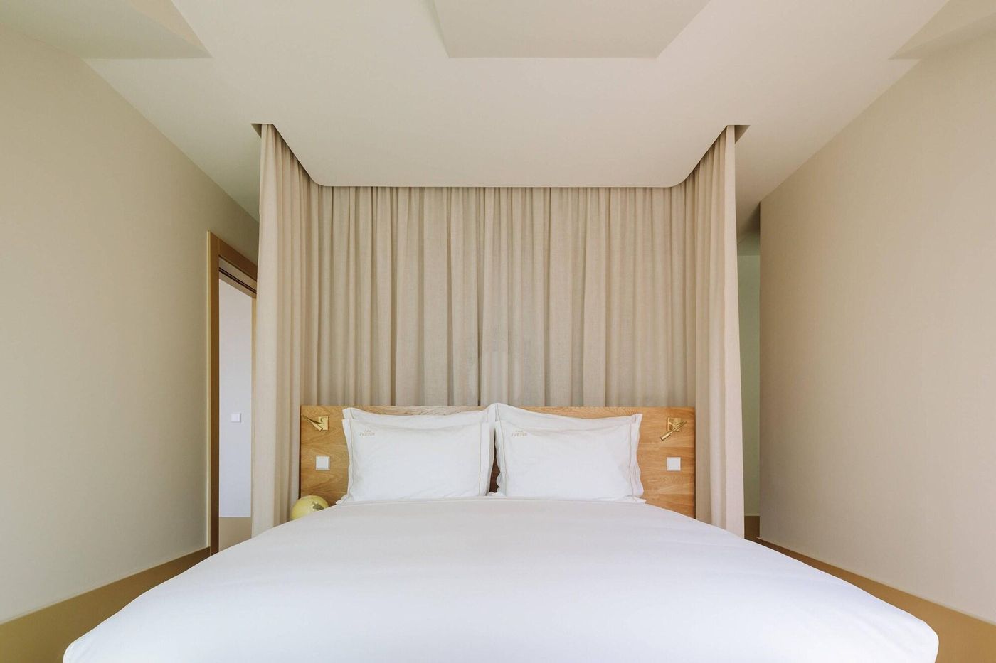 The-Ivens-Autograph-Collection-Room-35