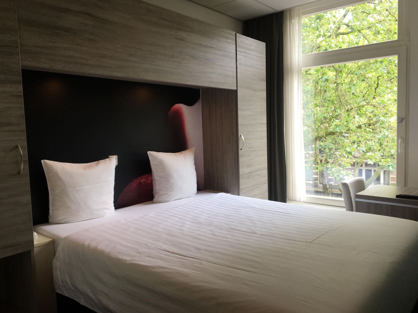 Highland-Atlantis-Amsterdam-Room-14