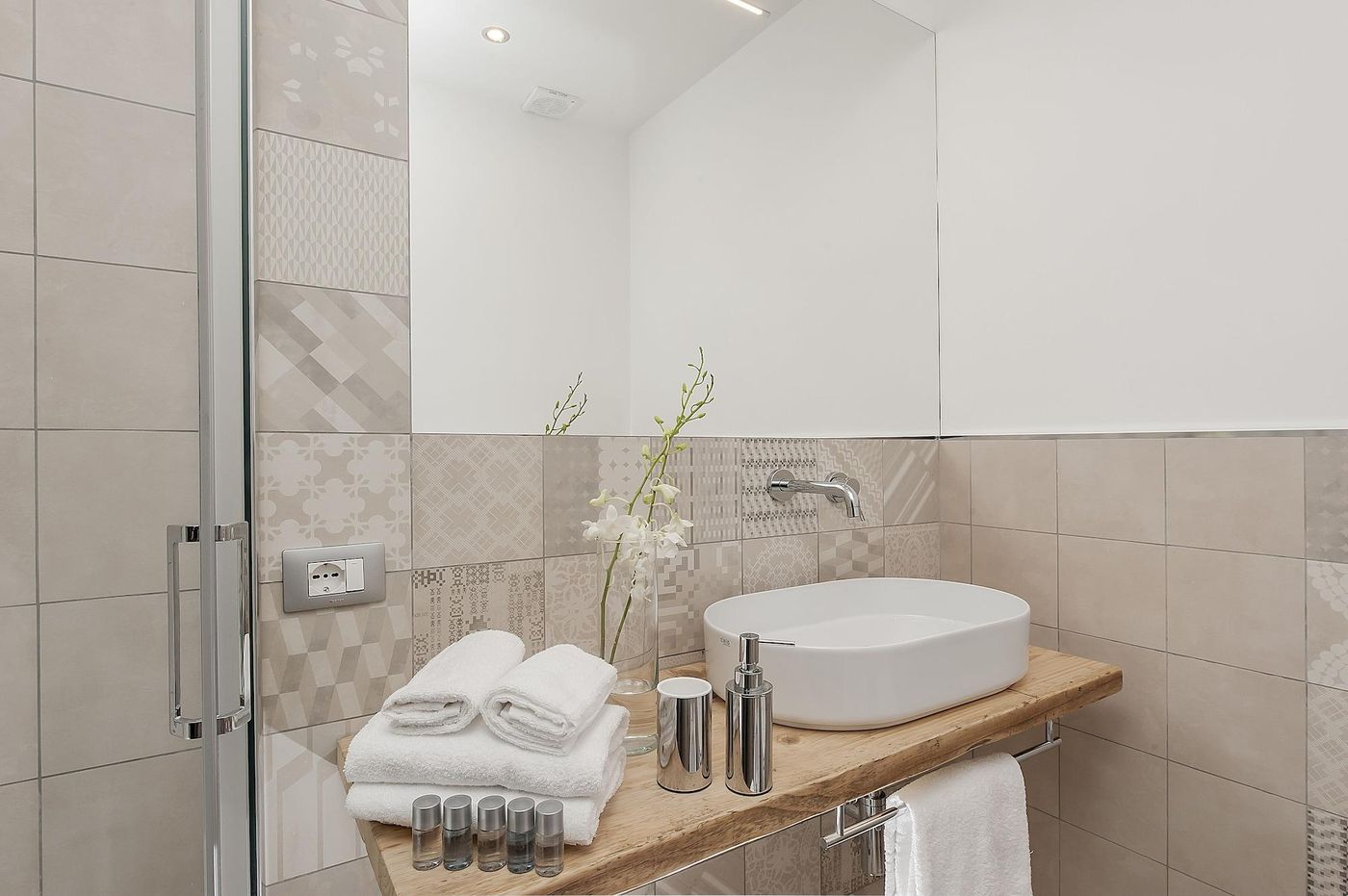 Colosseum-Corner-Room-31