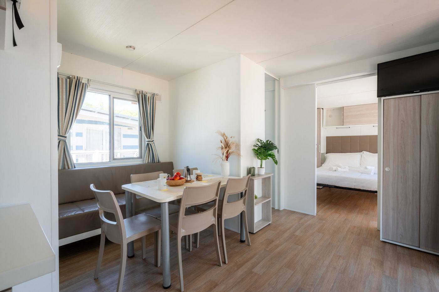 Club-del-Sole-Stork-Family-Collection-Room-13