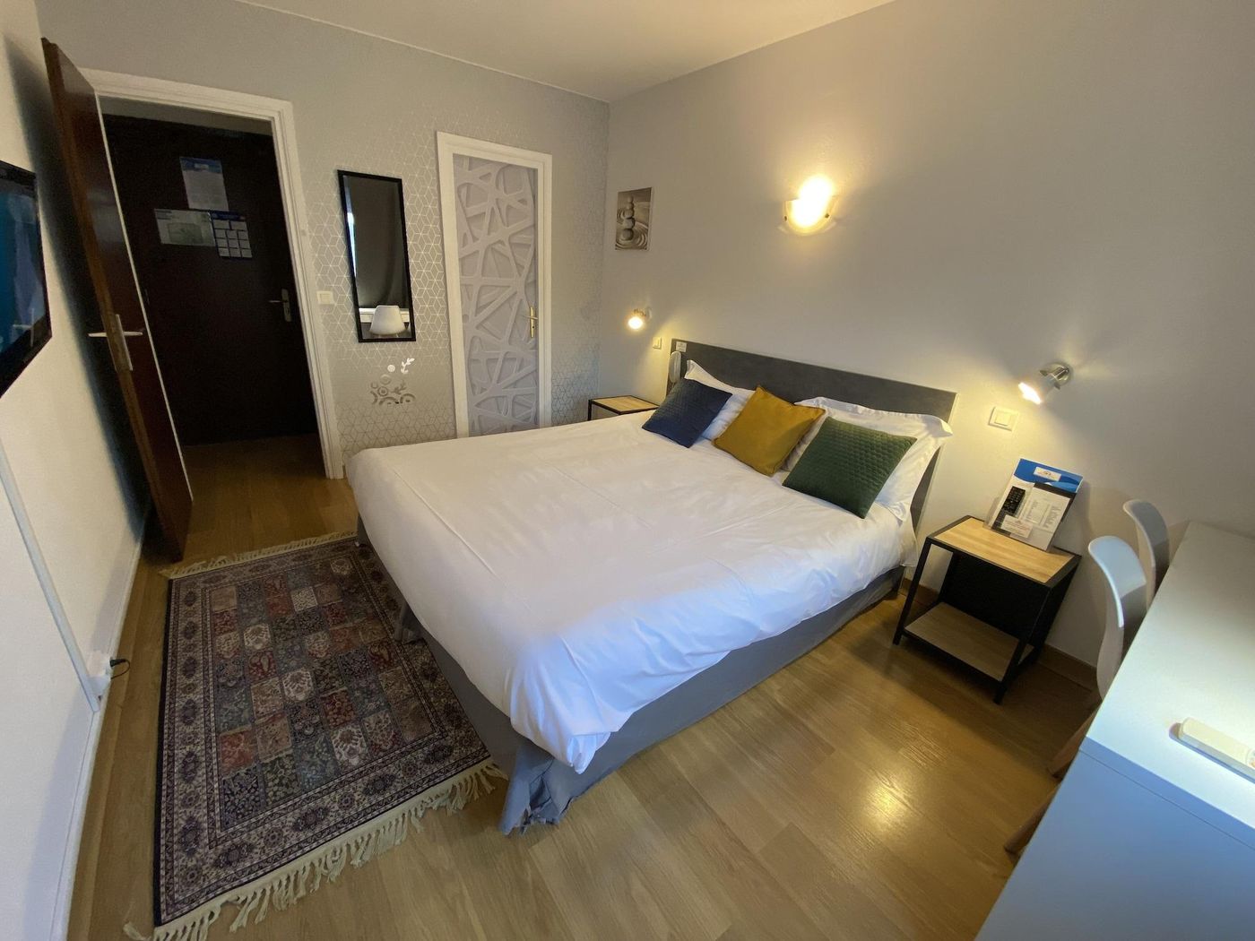 Savoie Hotel-France-SAINT-JULIEN-EN-GENEVOIS-Room-8