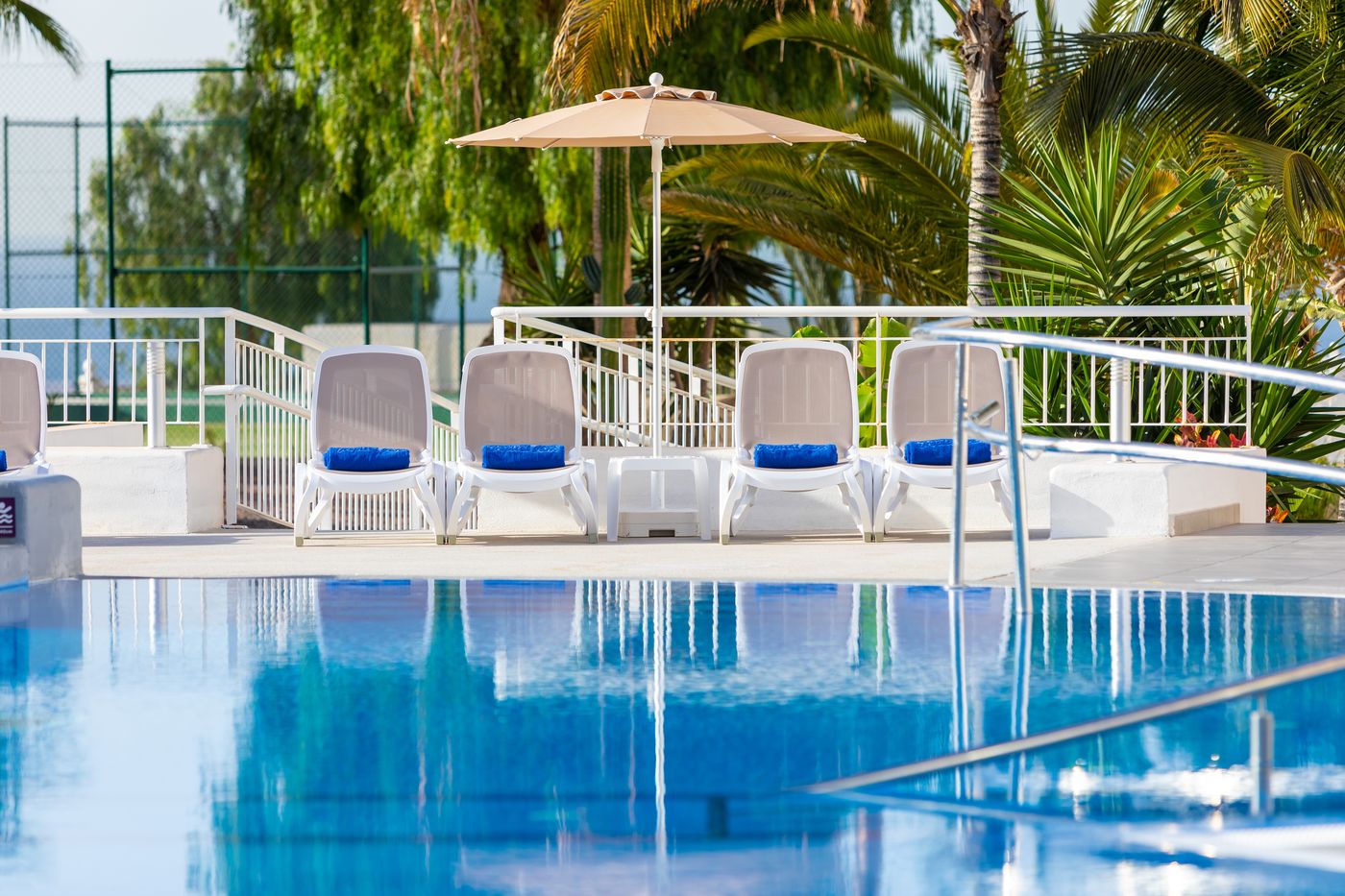 Tropical-Park-Hotel-Pool-11