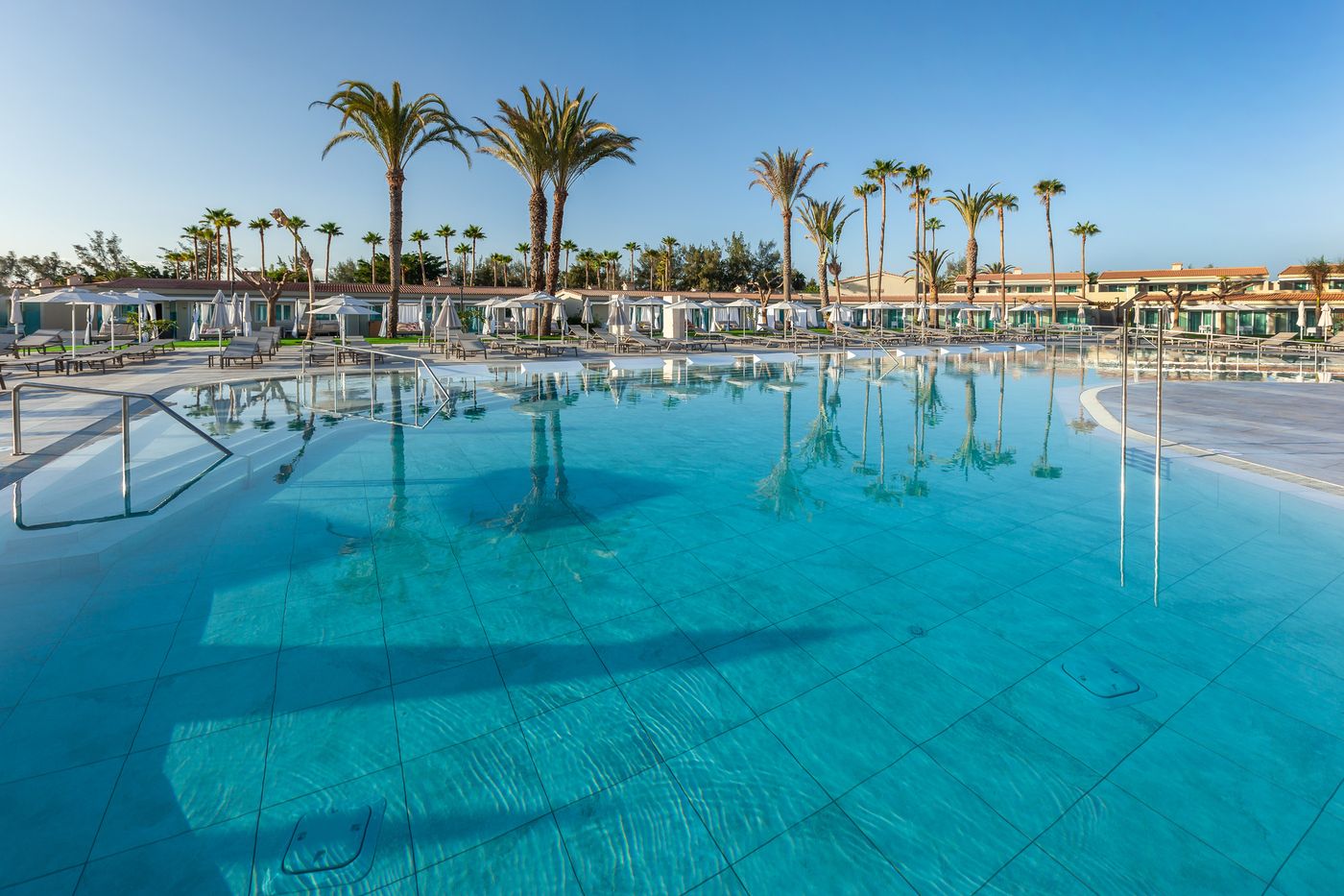 Kumara-Serenoa-by-Lopesan-Hotels-Pool-4