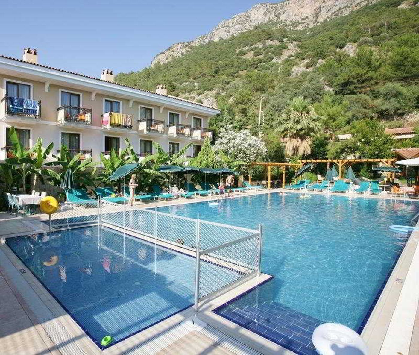 Perdikia-Beach-Hotel-Pool-6