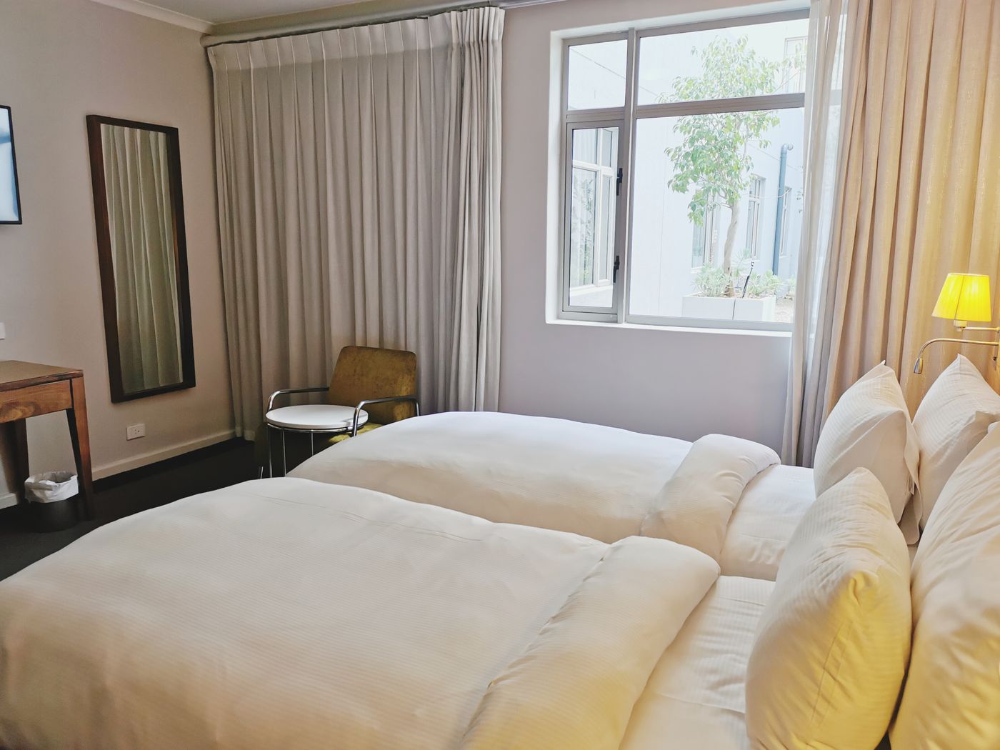 Doubletree-by-Hilton-Cape-Town-Room-36