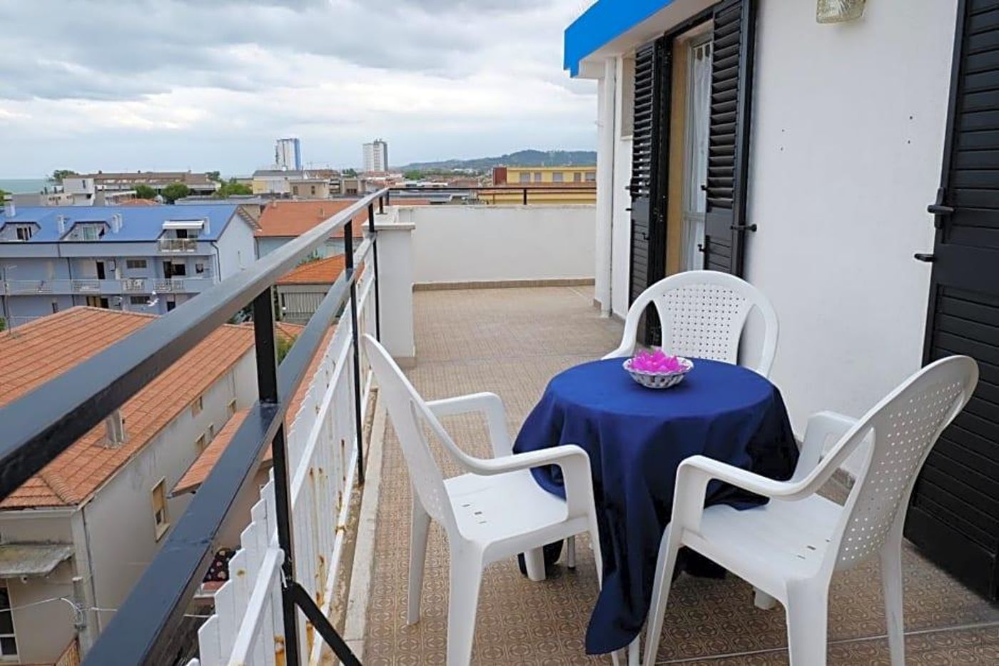 Hotel-Blurelda-Lobby-37