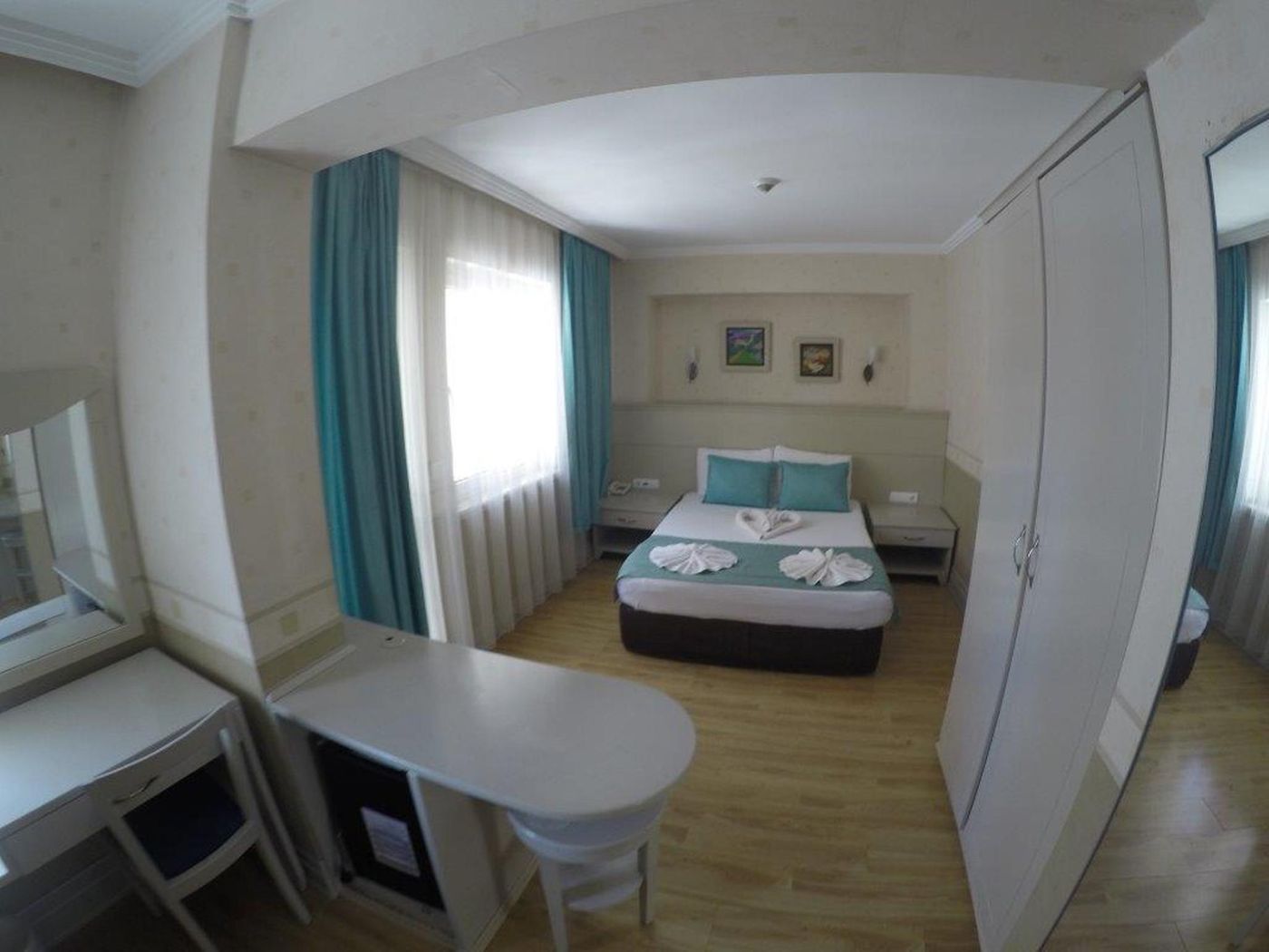 Almena-Hotel-Room-13