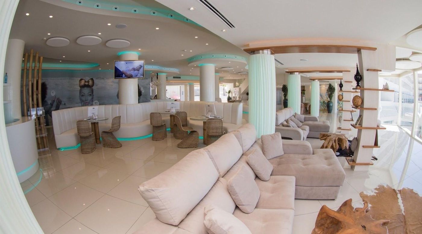 Onhotels-Ocean-Front-Lobby-53