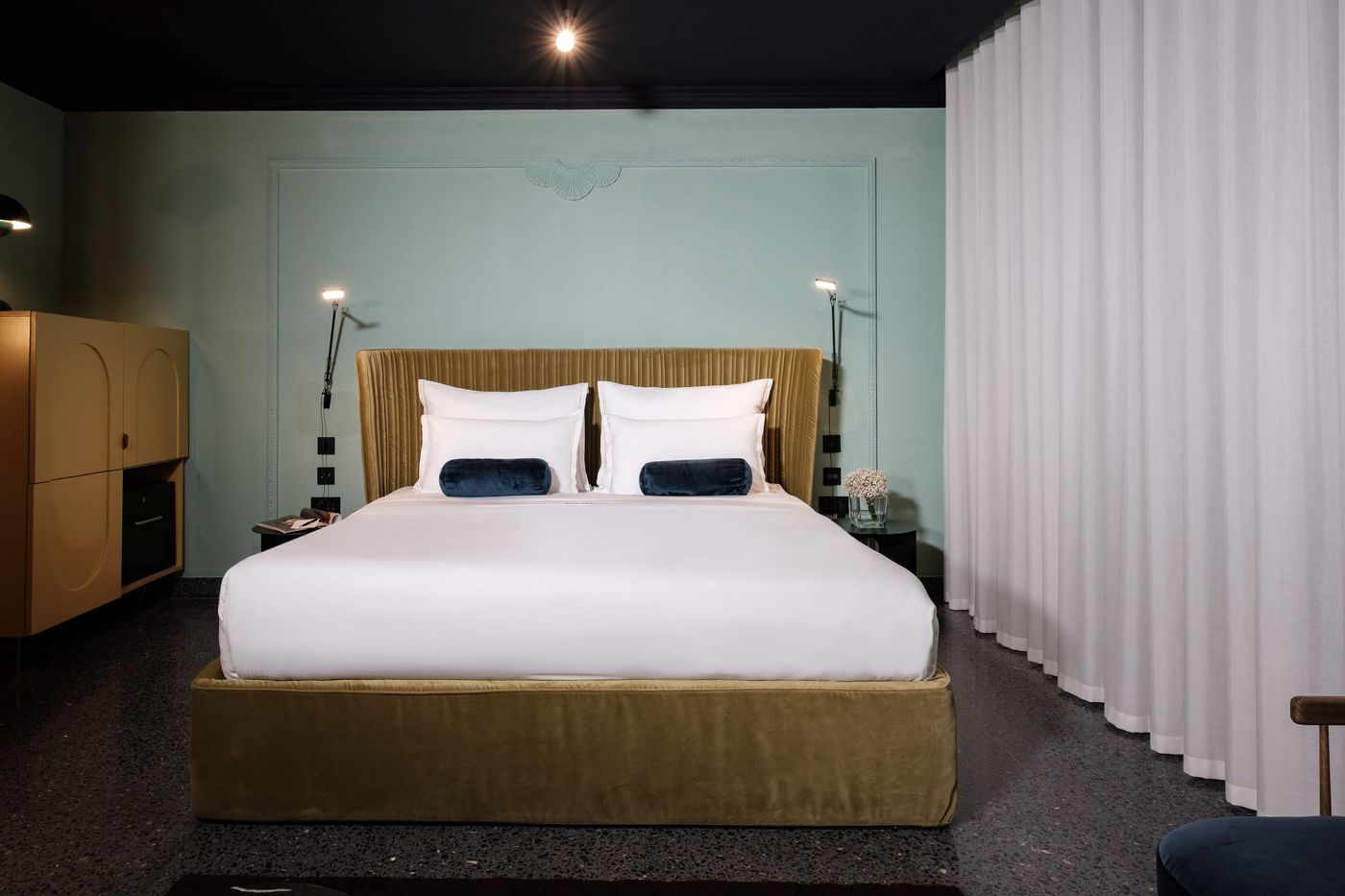 Rosselli-Ax-Privilege-Room-25