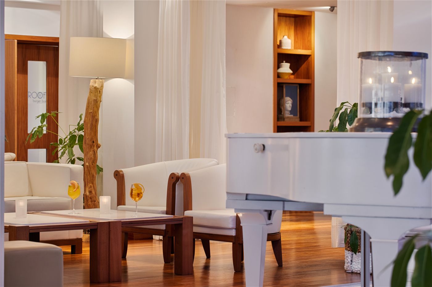 Grecian-Sands-Hotel-Bar-44