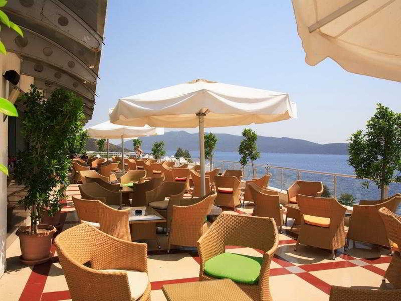 Club-Forever-Terrace-4