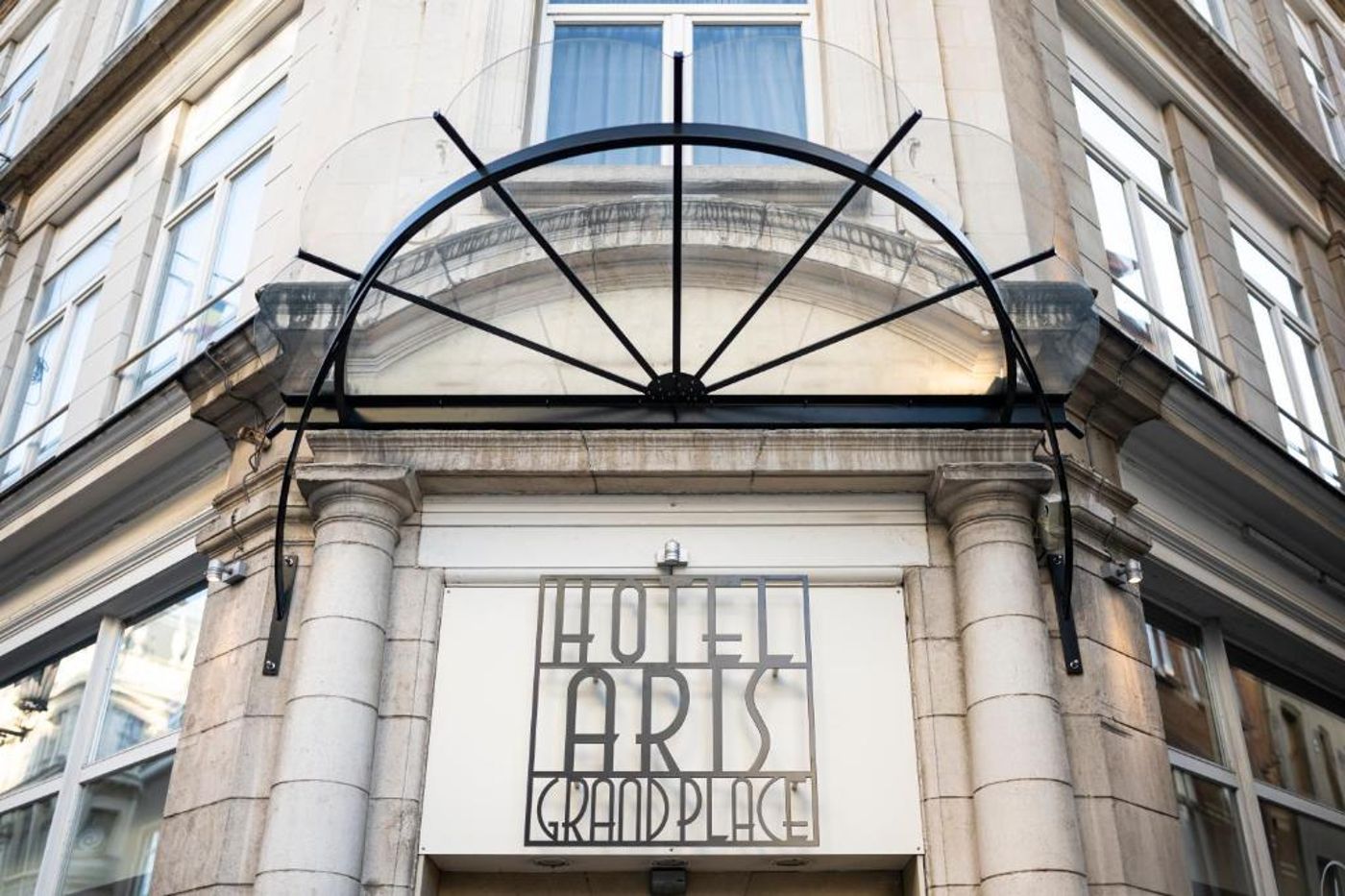 Aris-Grand-Place-General-view-2