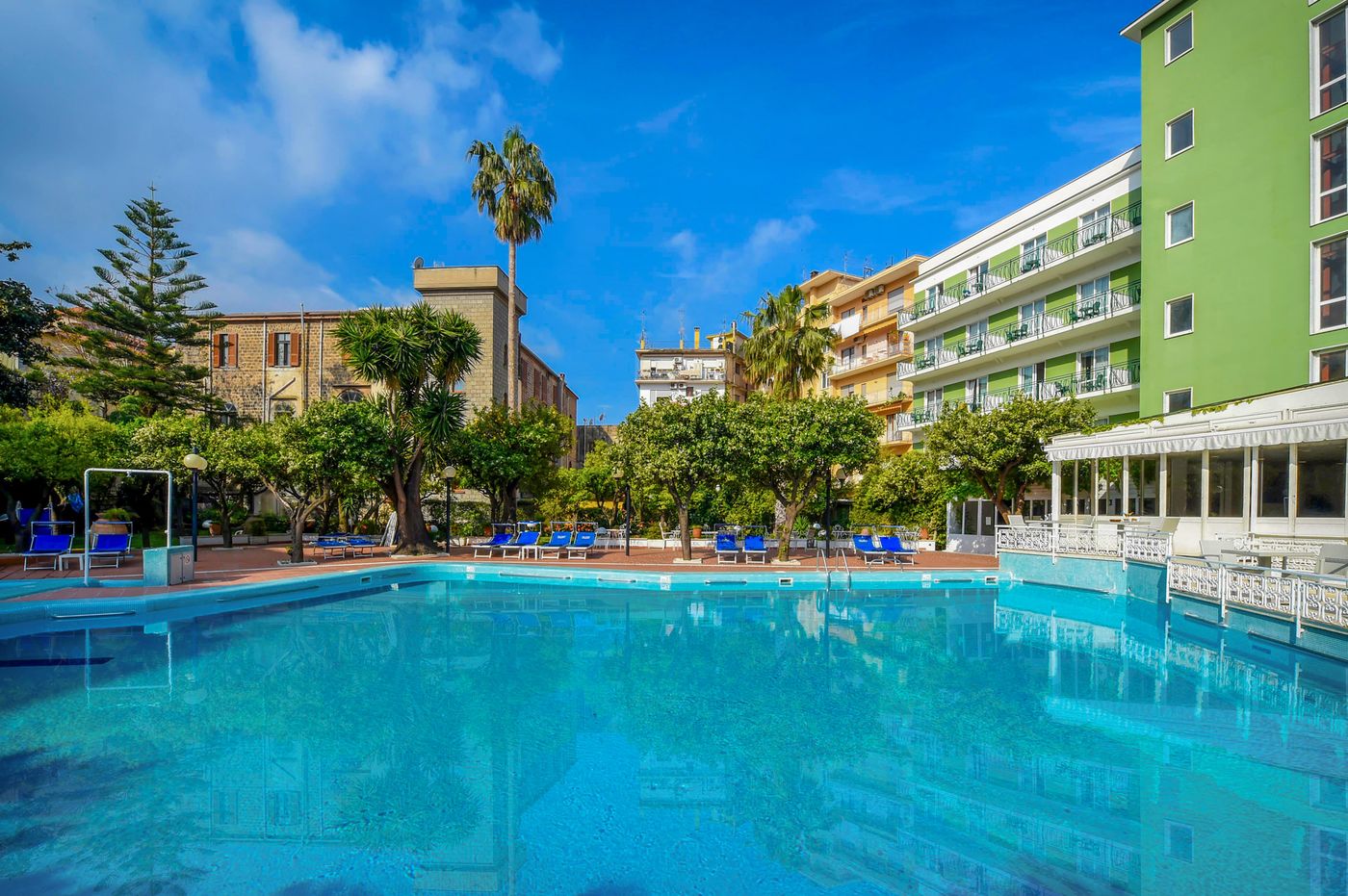 Carlton-International-Pool-1