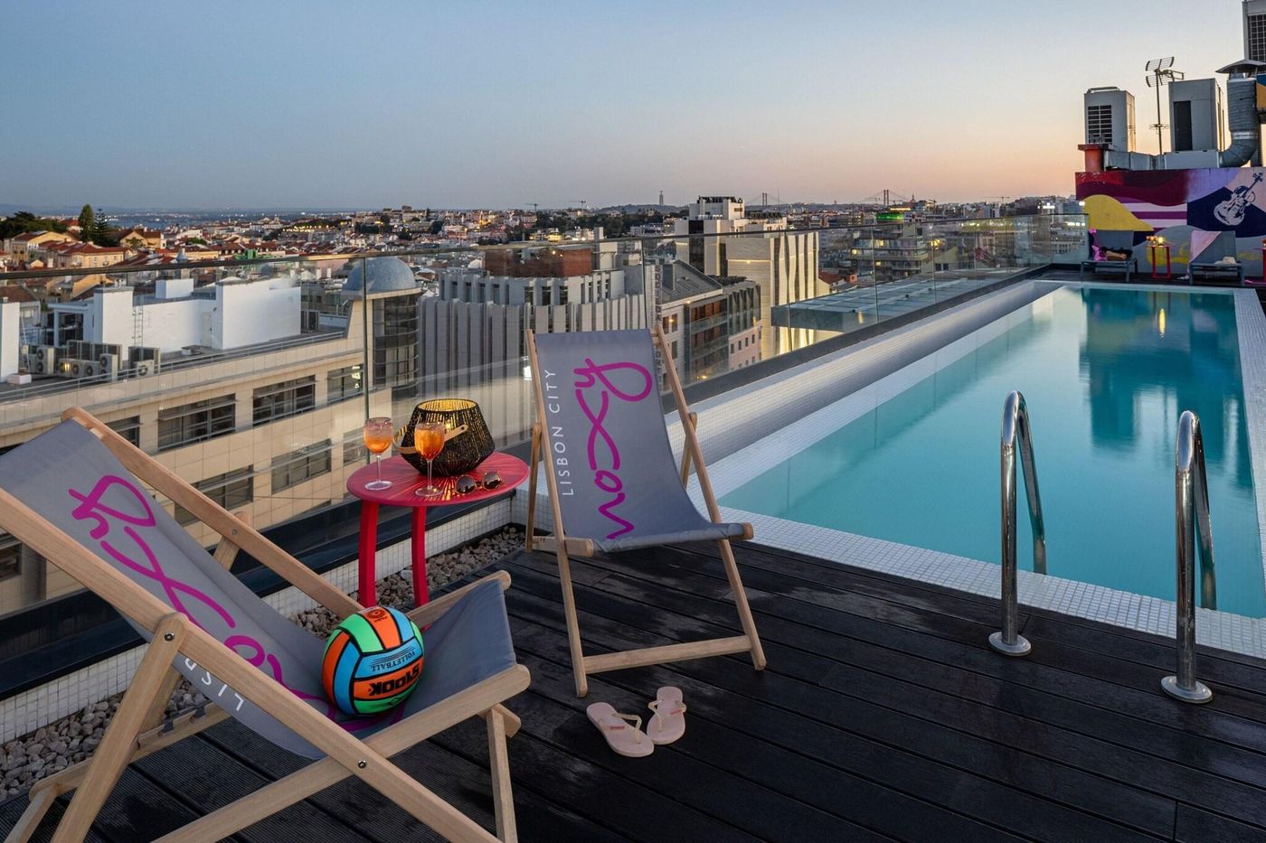 Moxy-Lisbon-City-Pool-51