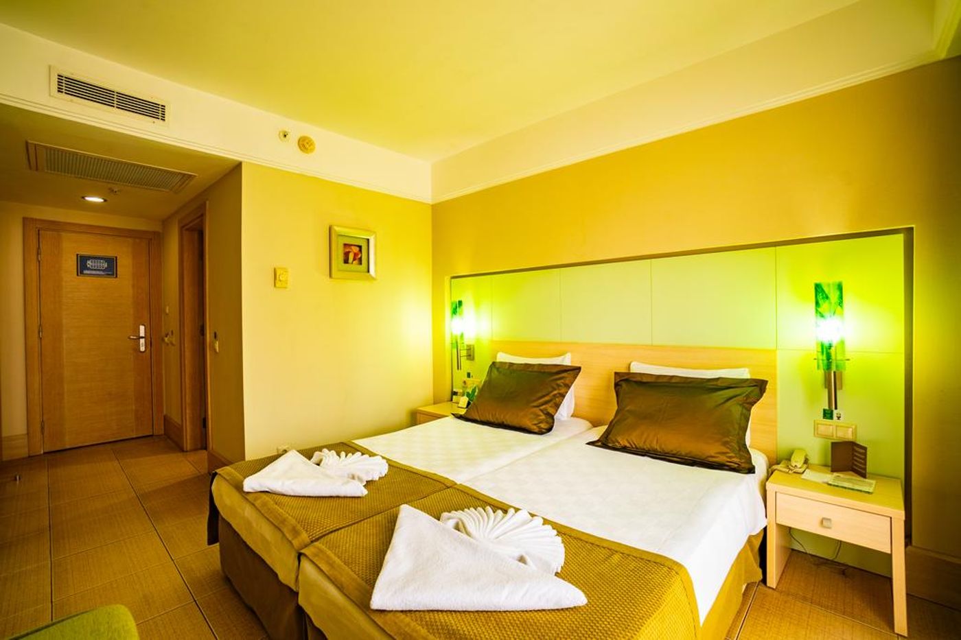 Hotel Ambassador Plaza