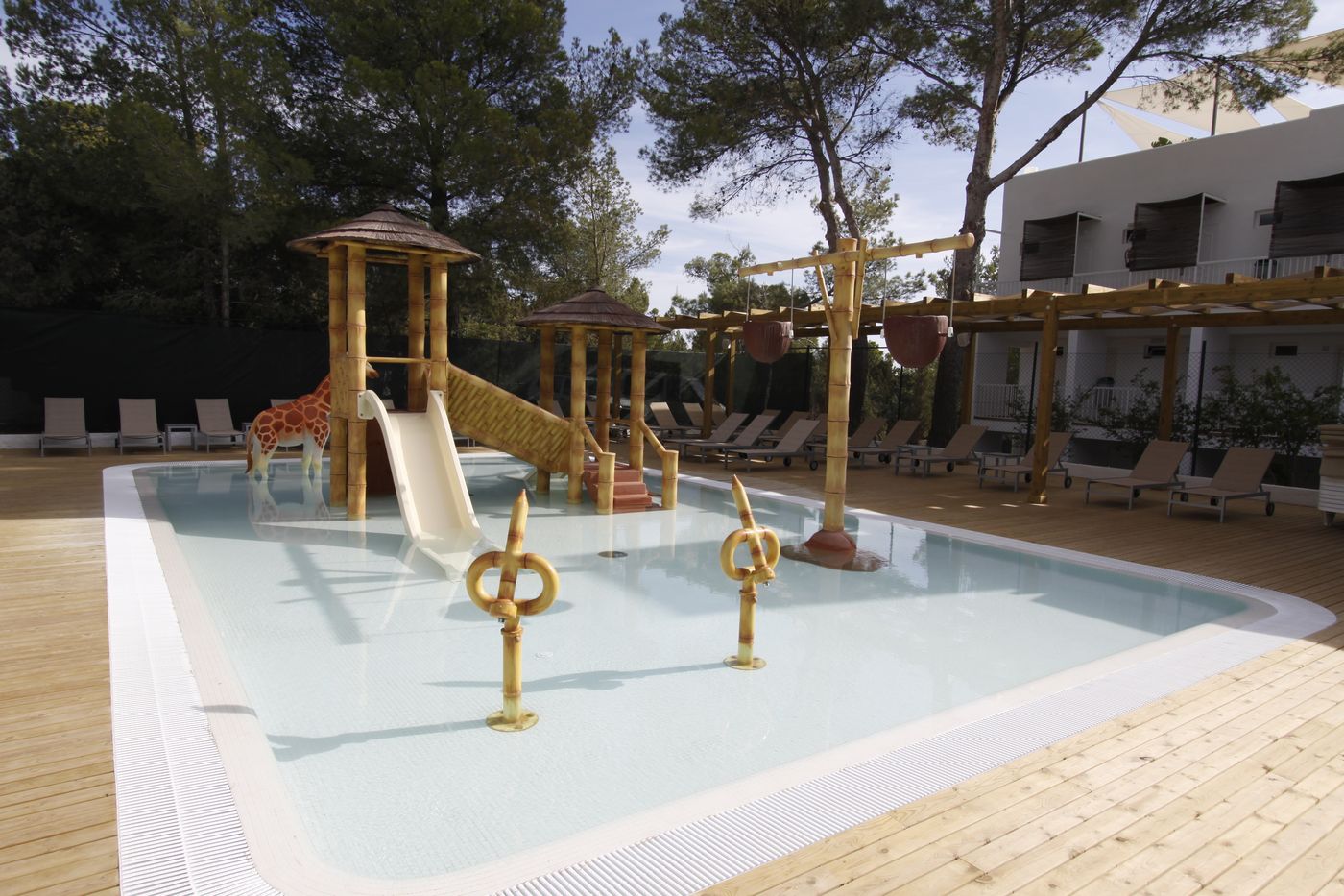 Portinatx-Beach-Club-Hotel-Sports-and-Entertainment-11