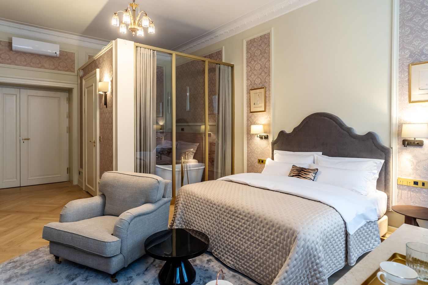 Hotel-Unicus-Palace-Old-Town---Destigo-Hotels-Room-29