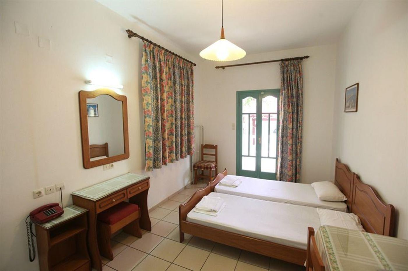 Paul-Marie-Apartment-Room-15